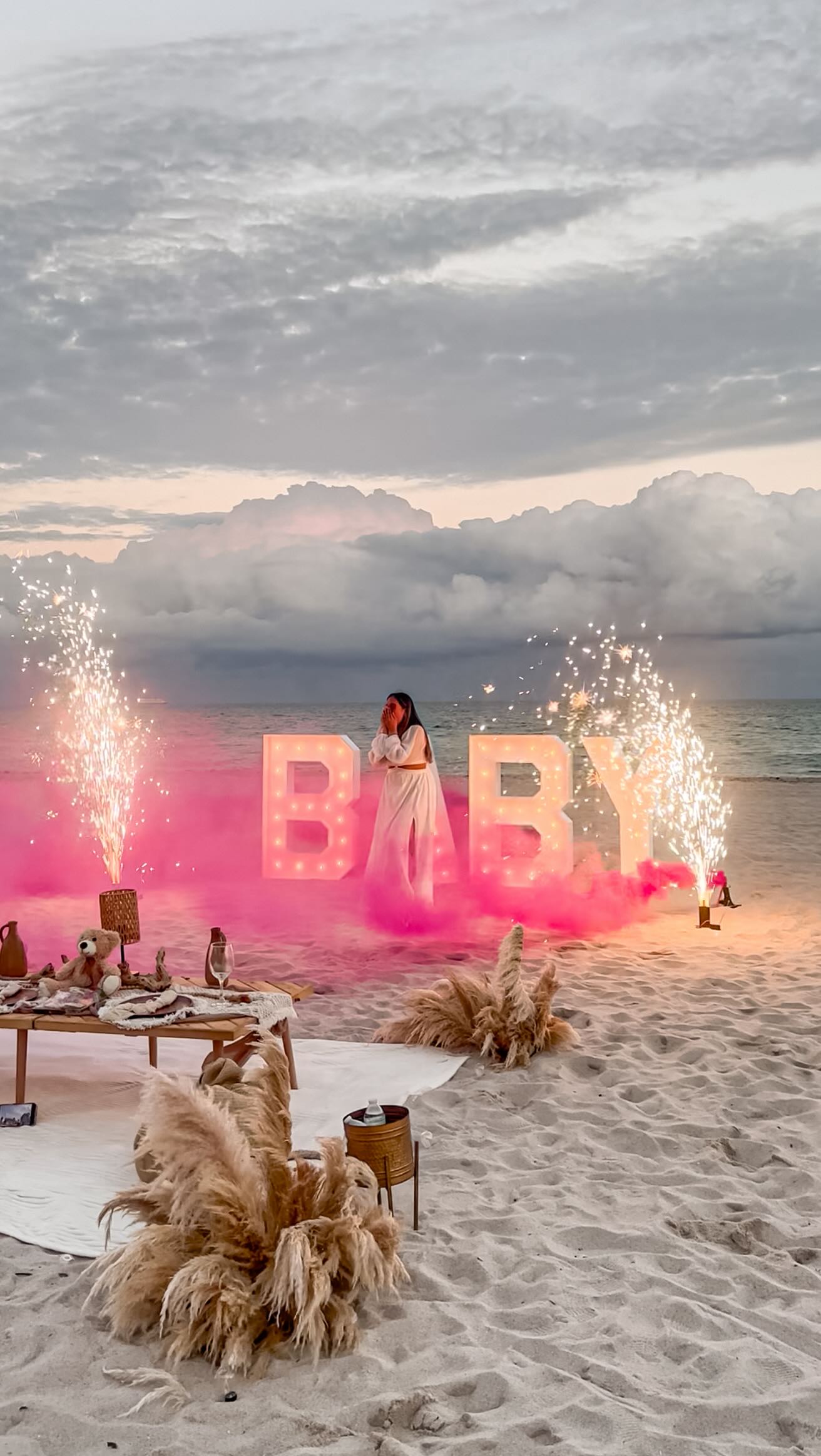 Pure happiness for this mom to discover she’s having a beautiful baby girl 💕 A perfect beach gender reveal 🏖️✨
.
.
.
#genderreveal #genderrevealmiami #genderrevealtampa #revelaciondesexo #genderrevealparty