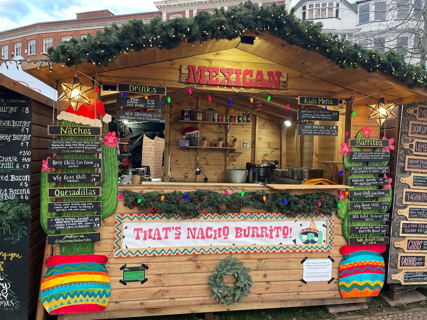 Day 22 at the @exexmasmarket, the sun is shining and our wreath is up!! Come down and grab some tasty treats 😋 #9daystogo #quesadillas #nachos #burritos