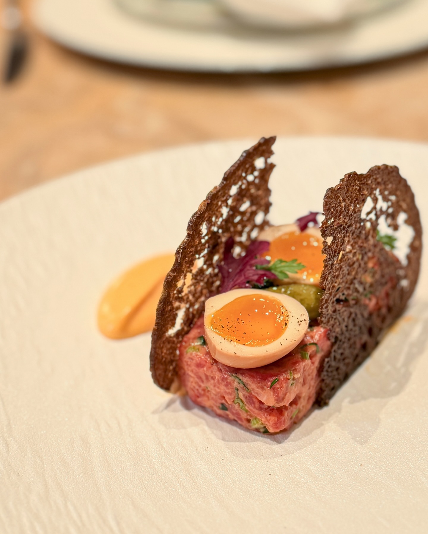 Midweek slump hitting hard?💥 Let our Spicy Beef Tartare from the set lunch menu wake things up. Let the additional thin sourdough crisps, fresh coriander💚 to offer just the right amount of crunch and aroma to power you through the week.
For reservations, click the “Reserve” button on our Instagram profile or visit our website. Walk-ins are warmly welcomed on a first-come, first-served basis. 💕
You may also view our latest menu offerings on our official website.
☎️ +852 2711 8088
🌐 www.medora.hk
📍G/F, 111 Wellington St, Central
#medorahk #chefvickycheng #鄭永麒