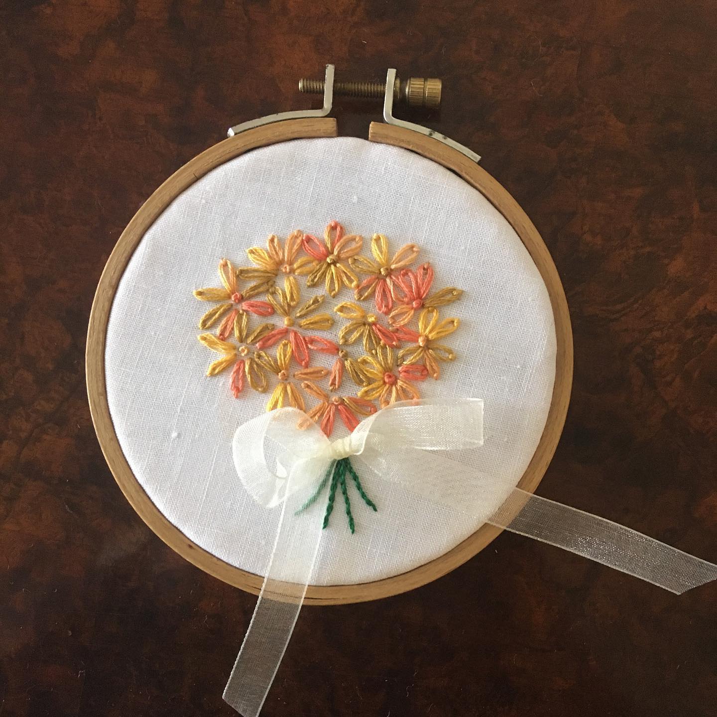 I don’t often use variegated thread but it suited this sample of lazy daisy stitch #lazydaisystitch #varigatedthread #daisies #handembroidery #teachingembroidery
