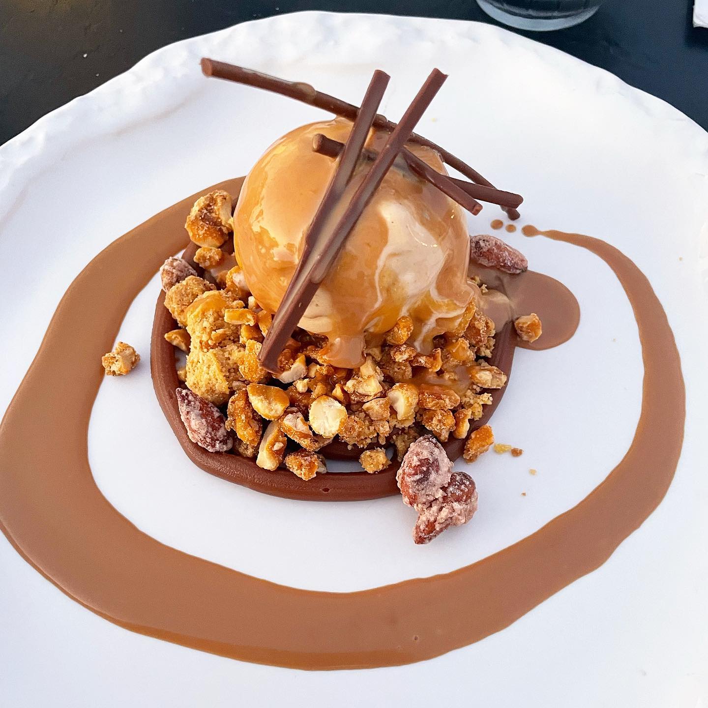 Dessert of dreams 🤩 Almond and peanut crumble, salted caramel ice cream and sauce 🍨