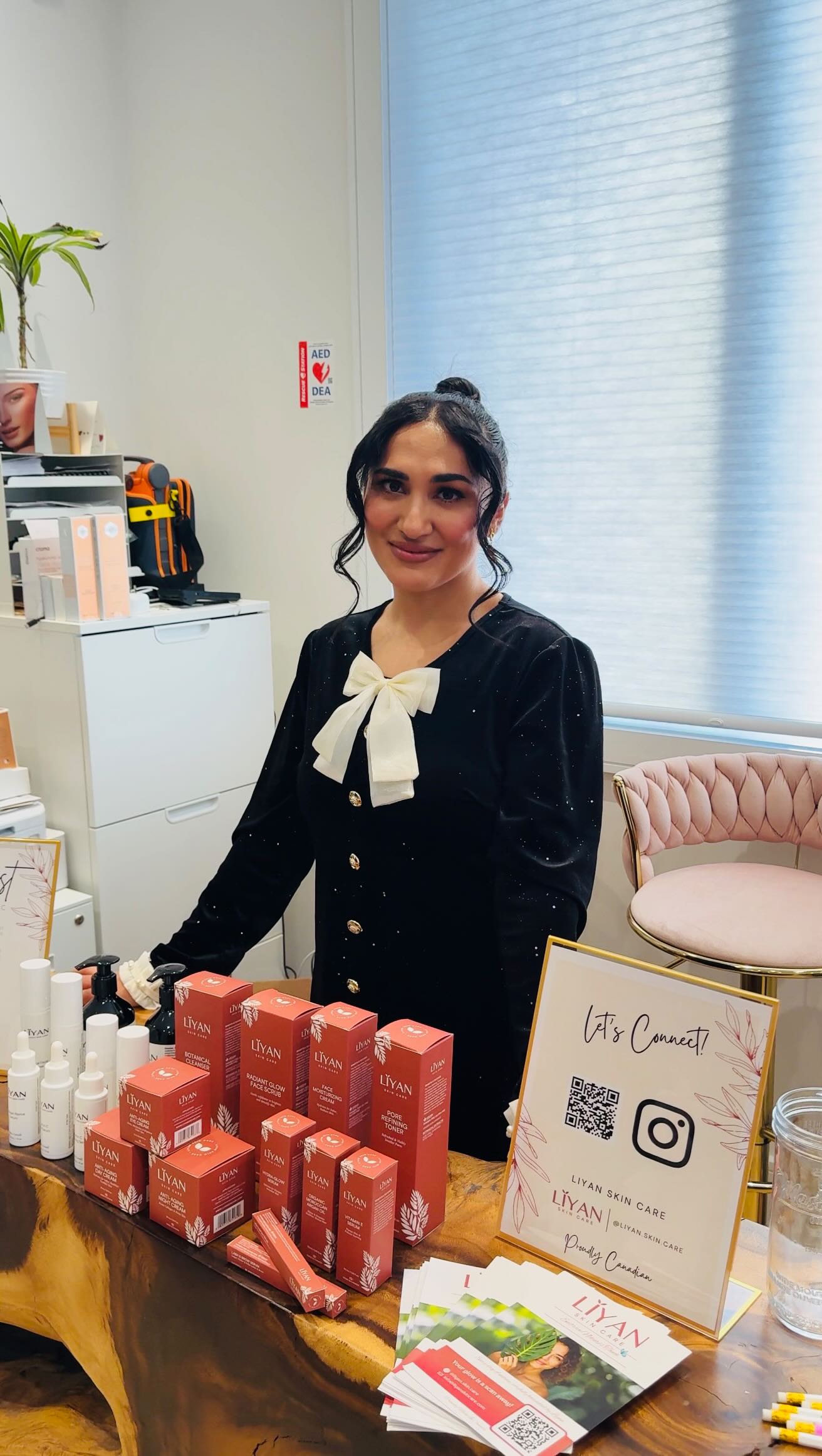 The energy was unmatched! ✨
.
.
.
.
.
We hosted our booth to showcase our @liyan.skin.care line @deabeautyclinic, and my heart is so full. From organic ingredients to real conversations about wellness, it was all about celebrating you.
Our mission has always been to support women on their self-care journey with clean, Canadian-made products. Thank you to everyone who stopped by to chat, try our textures, and share the love. 🎀
#selfcare #skincare #beauty #haircare lovewhatyo