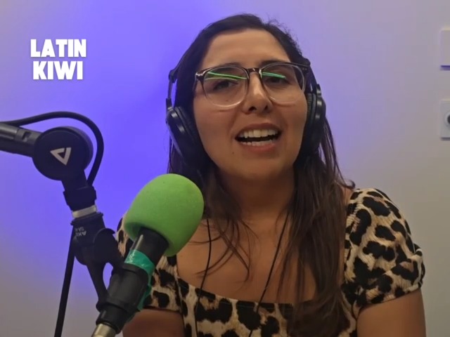 Charlé con Marce (@marce.cespedess) sobre los retos que se viven en el sector salud, especialmente en el área de diagnósticos y enfermedades o padecimientos regulares, más allá de los accidentes, centrándonos en la atención médica a largo plazo. Como muchos de nosotros, reflexionamos sobre el riesgo y la posibilidad de quedar desprotegidos, y cómo un seguro puede ayudarnos a no descapitalizarnos en caso de necesitar atención médica prolongada. Sin duda, es un reto real en Nueva Zelanda, por múltiples razones, entre ellas la migración de especialistas médicos hacia Australia.Checa los DESCUENTOS en SEGURO MEDICO y otros servicios en mi Pagina www.latinkiwi.com #NuevaZelandaEnEspanol #NZinSpanish #Latinkiwi #LatinkiwiTalks.