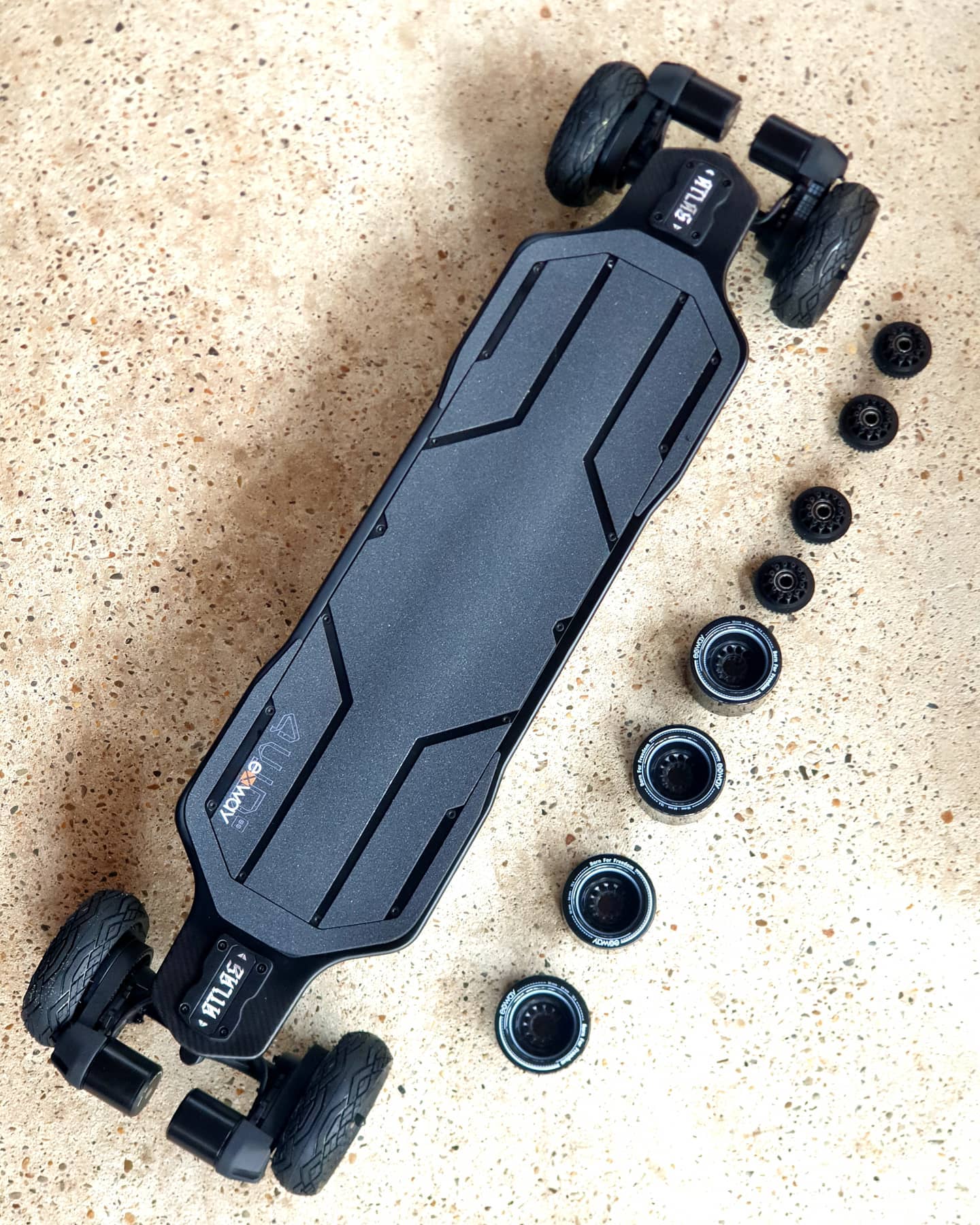 EXWAY ATLAS 4WD 2in1
✅ Disponible en boutique ✅
➡️ www.esk8westside.fr ⬅️
En test dans les Landes au showroom
.
#esk8 #esk8fr #technologie #exway #exwayboard #exwayatlas #exwayfranceriders #skatelandes #skateelectrique #bestboards #4wd
@exwayboard6 @exwayeurope