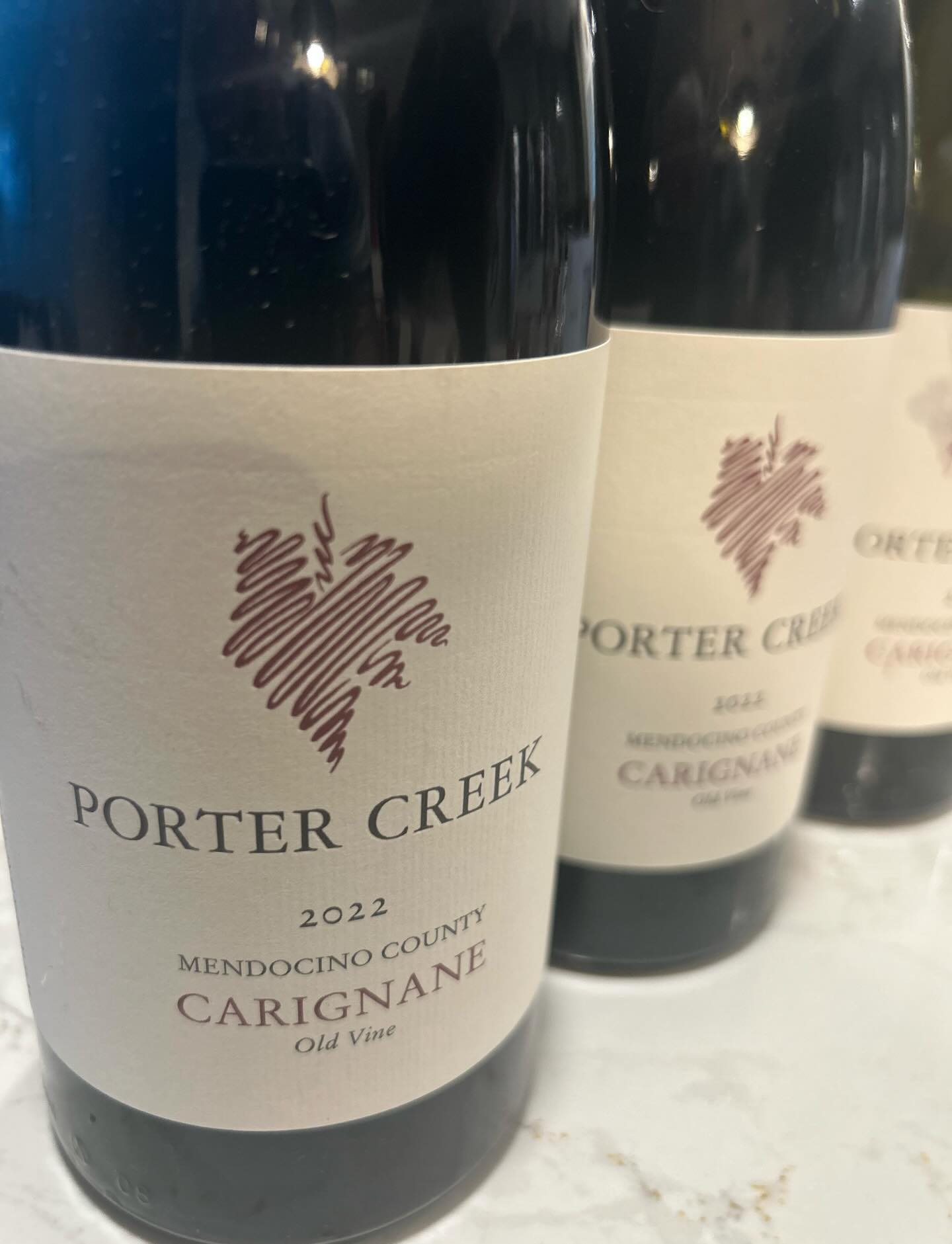 Carignane is a red varietal that was widely planted in California during the late 1800’s, mostly by Italian immigrants. Known for its rich, complex profile of dark fruit, spice and earthy notes. 🍇🍇🍷#portercreekwinery