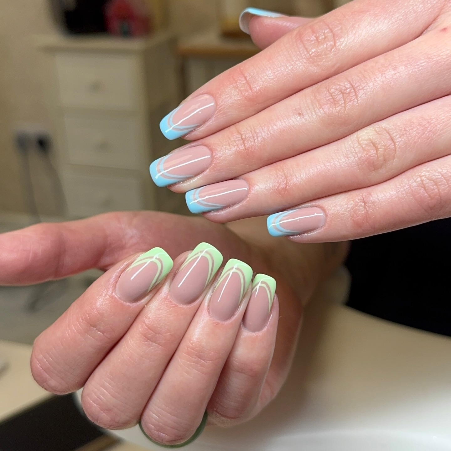My client came for a builder gel removal and fresh set on her natural nails. Her nails were in perfect condition and her natural shape is divine.
We did a cute blue and green double French design chosen by her children 🩵💚
It’s very important that you choose the right salon for you, and ensure that your tech has your nail health at heart ❤️
🏠Madison Beauty Studio
📍488 Ashley Road, Poole
📲Bookings via DMs/Link in bio
https://www.fresha.com/book-now/madison-beauty-studio-ua729ujr/all-offer?share=true&pld=2701690
#poolenailsalon #nailspoole #nails #poolesalon