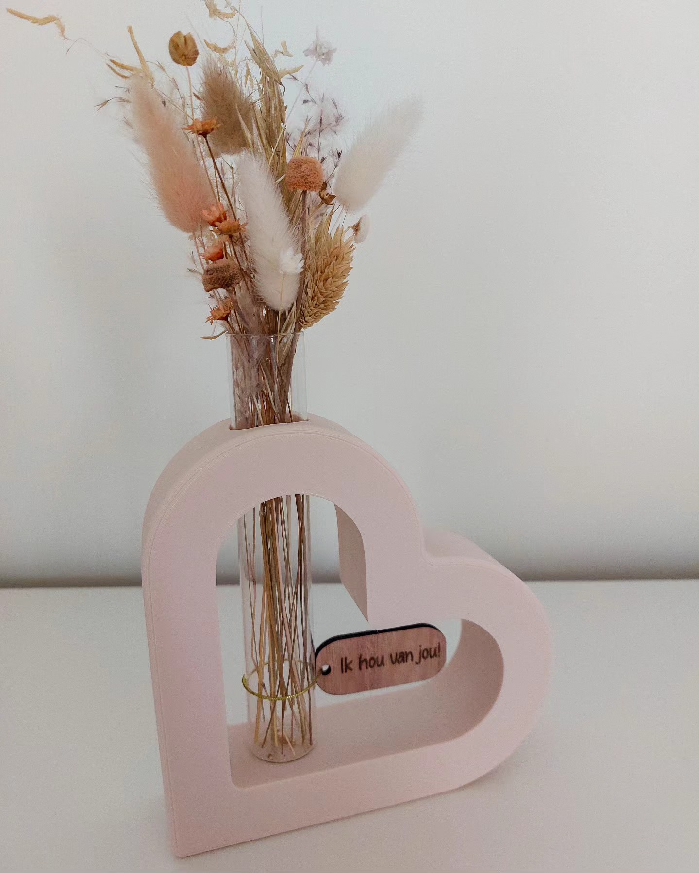🌸 Verras jouw Valentijn met een uniek cadeau! 💖
Op zoek naar iets bijzonders voor je geliefde, beste vriend(in) of gewoon jezelf? Deze 3D-geprinte hartjesvaas met prachtige droogbloemen is hét perfecte geschenk! 🌿✨
💡 Waarom deze vaas?
❤️ Uniek design, met liefde geprint
🌱 Duurzaam & tijdloos
🎁 Direct klaar om cadeau te geven
Laat harten smelten met deze stijlvolle eyecatcher! 🥰 Bestel nu en maak iemand gelukkig op Valentijnsdag!
💌 Beperkte oplage, dus wees er snel bij!
#Valentijn #Liefdevol #3Dprint #DuurzaamDesign #droogbloemen