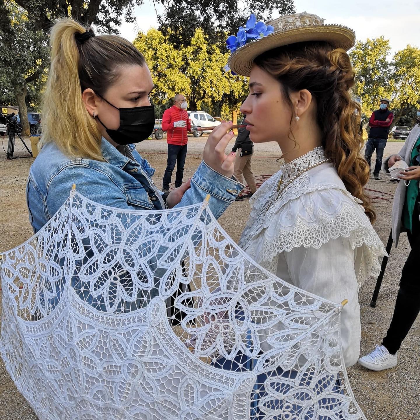 Con la preciosisima @astridjaner 😍😍😍 @acacias38_tve @grupoboomerang #retoques #maquillaje #tv #maquillajetv #maquilladora #acacias38 #series #nataliaquesada #boomerangtv