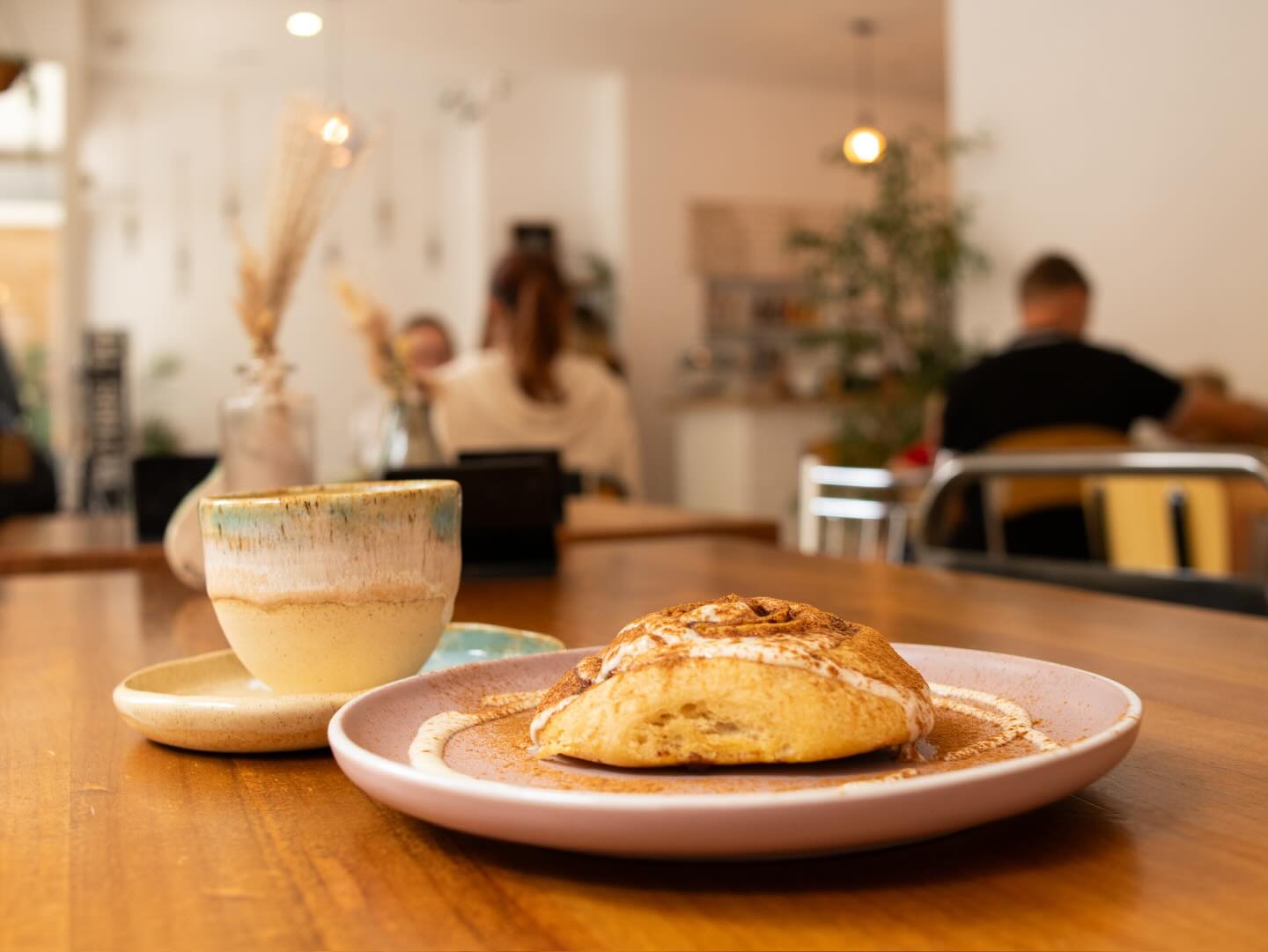 ☕✨ Que el lunes empiece así.
Café cremoso, roll recién hecho y ese momento que te cambia el día.
En MayBean, los lunes también saben bien 🤍
📲 Reservá tu mesa y disfrutalo como se merece.
#MayBean #MondayMood #CoffeeLovers #BrunchLovers