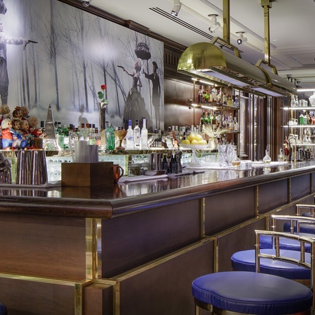 Well with attention focused on the race to the Whitehouse, Mint Events thought we would focus our attention on an entirely different Whitehouse - the stunning Melia Whitehouse Hotel in London. Featuring the only Dry Martini by Javier de las Muelas cocktail bar in the UK. Check this out for your next event. https://www.mintevents.co.uk/london.html
Meliá White House @meliawhitehouse DRY Martini by Javier de las Muelas @drymartinijdlm