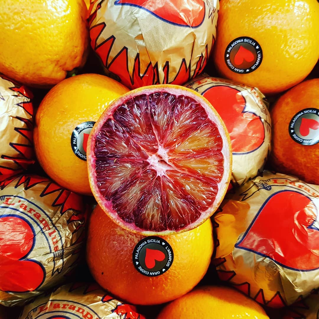 #blutorange #orange #bloodorange #wholesale #healthy #sweet #spain #españa #spanien #foodie #foodblogger #foodporn #food #fruit #fruitarian #fruitwholesale #fruits