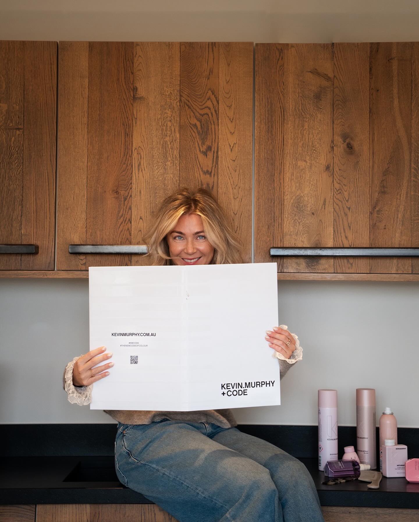 Reading the code…
Kleuren met CODE van Kevin Murphy,
betrouwbare grijsdekking, prachtige diepte en een finish waar je blij van wordt. ✨
#kevinmurphy #salonbellavita
#codecolor #kevinmurphyhair
#readingthecode
#grijsdekking
#salonlife
#luxehair
#highendhair
#professionelehaarkleur
#haircolorinspo
#timelessbeauty