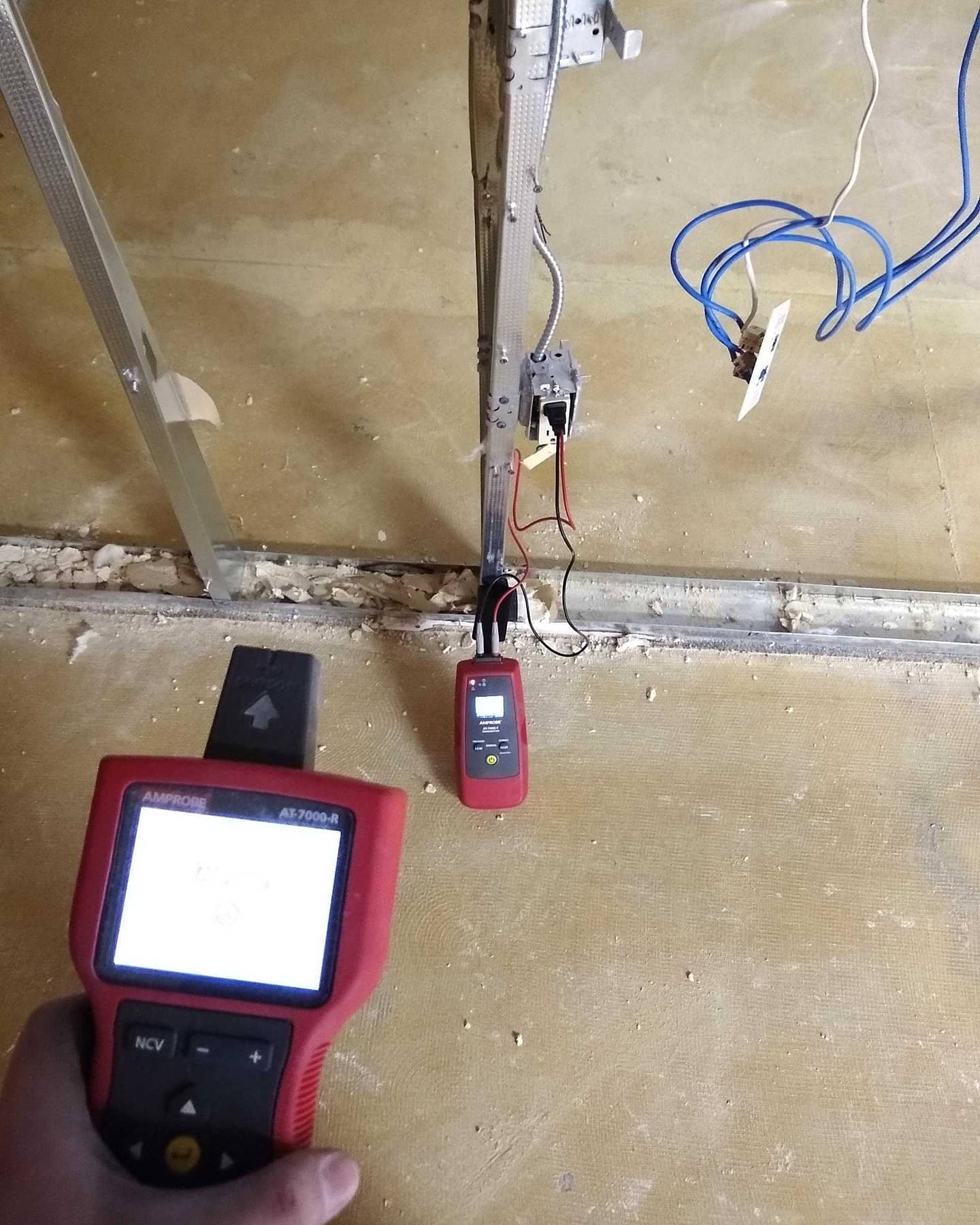 #tooltuesday
When tracing circuits the #amprobe AT-7000-R works with nearly 100% certainty.
#timesaver #tools #theboldgroup #electrical #electricianlife #electriciansofinstagram #takeprideinyourwork #electric #righttoolforthejob @amprobetools
