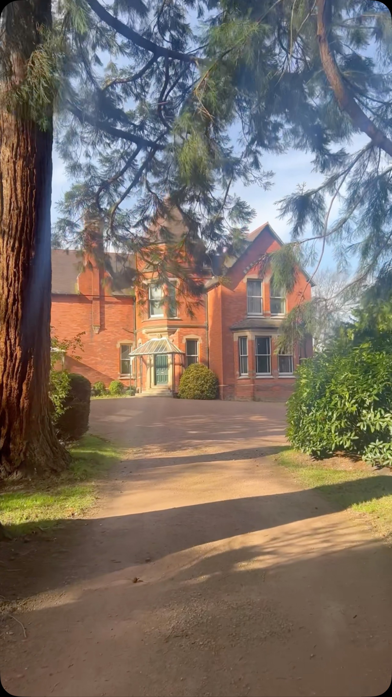 One of the things we love about our events is the venues.
Each one has its own character, atmosphere and story - and they really do make the experience special!
Most of you will know Sunnycroft is one of our favourites – and it seems it’s a firm favourite of yours too.
Indoor spaces were fully booked as soon as the dates were released last year and our outdoor spaces are now also fully booked, pending final payments.
We can’t wait to be back there in June. Who’s coming? ☀️
#nationaltrust
#sunnycroftnationaltrust
#summerfair
#bijoux_events_ltd