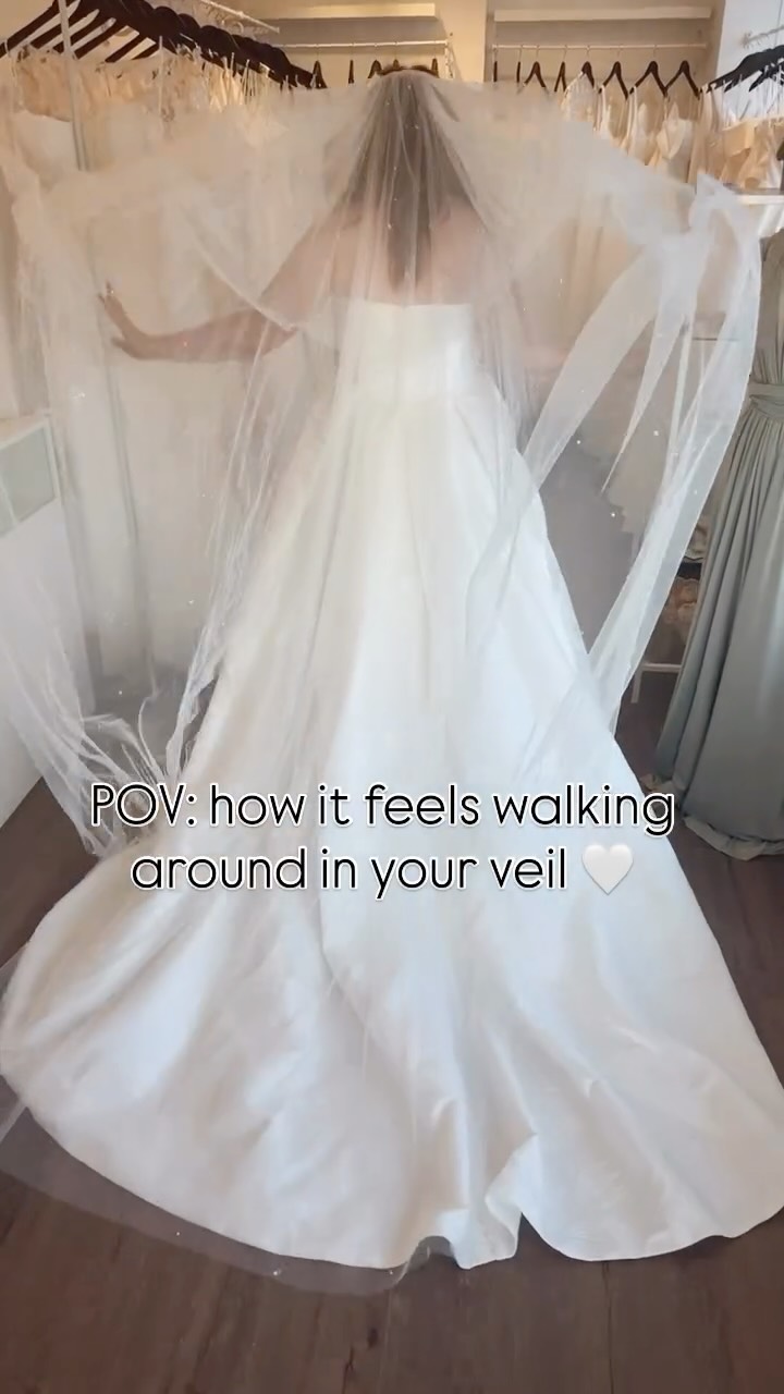 Brides, can you relate? Bringing all the Harry Potter feels lol 🪄 🤍x
Wearing one of our stunning veils by the incredibly talented @tulleandflobridal xx