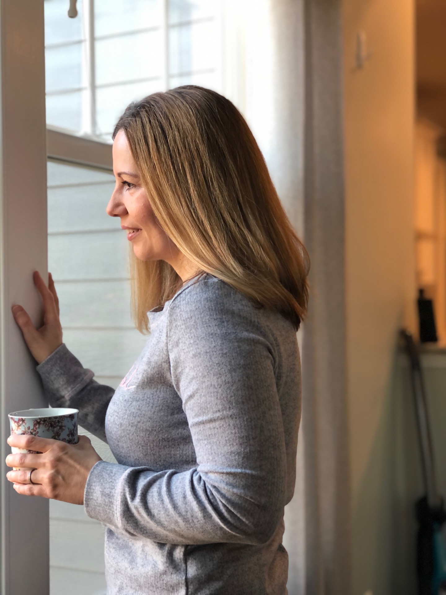 I see this moment a lot.
The quiet pause after you’ve tried everything you were told to try.
The moment when you realize you’re tired of chasing one answer at a time — supplements, protocols, explanations — and nothing feels like it’s fully adding up.
One of the most exhausting parts of fertility struggles is believing there must be one thing causing all of this.
One diagnosis.
One missing piece.
One reason it hasn’t worked yet.
But the body doesn’t work in isolation.
Fertility is shaped over time by how your body has been responding — to stress, hormones, nutrition, environment, emotional load, and everything it’s been carrying long before this chapter began.
When we zoom in too tightly on one factor, it can feel like nothing makes sense.
That doesn’t mean you’re doing something wrong.
It usually means the full picture hasn’t been looked at yet.
Seeing the whole system doesn’t mean doing more.
It means understanding what’s been stacking over time — so decisions stop feeling frantic and start feeling more grounded.
You’re not missing one magic answer.
You’re learning how to zoom out.
#theeggawakening