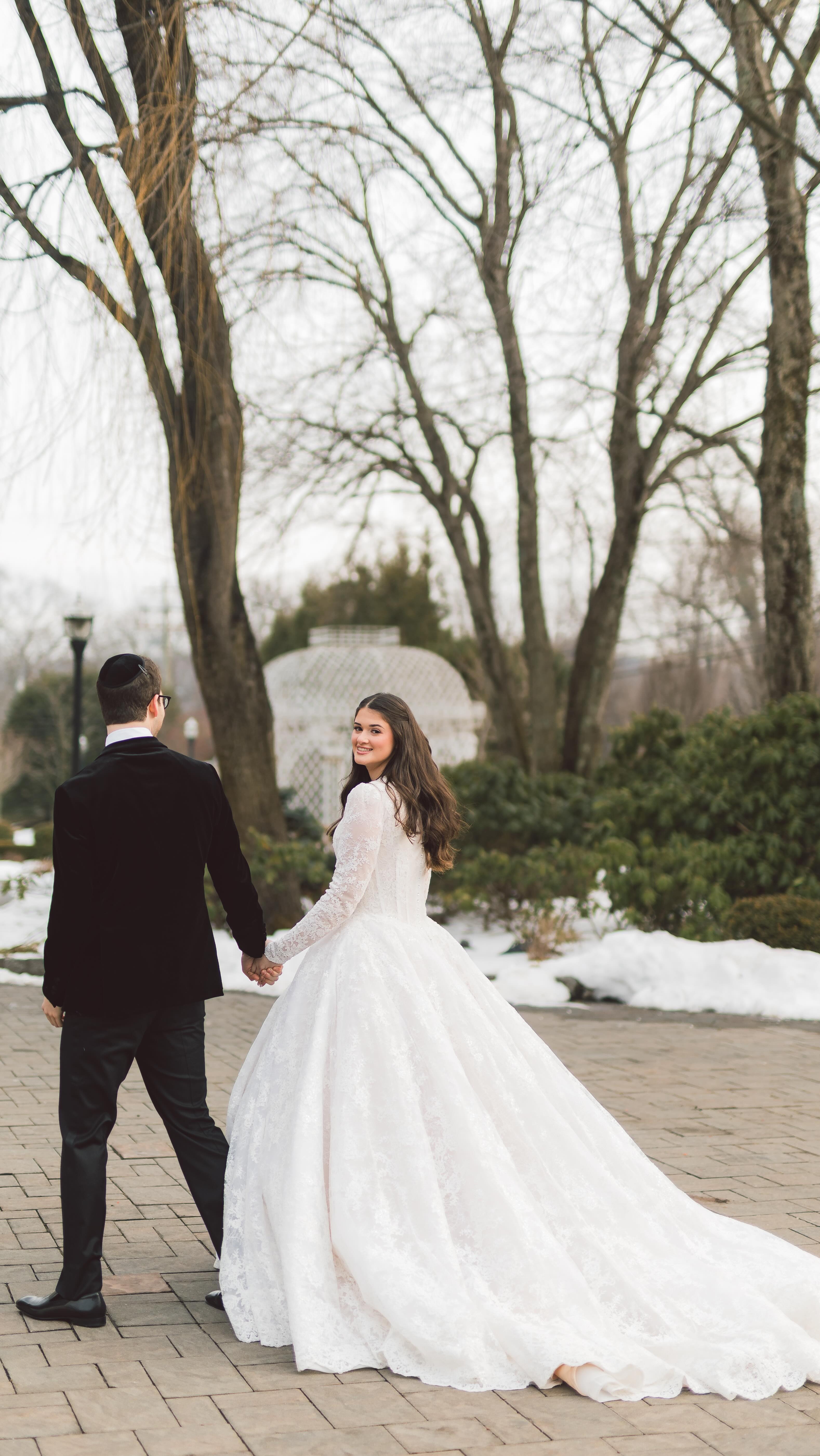 Husband WYA?
•
Leora & Sam’s Wedding
Winter, 2026. Rockleigh, NJ
•
Event Design & Production: @medicievents
Photography & Cinematography: @binyaminkornphotography
Glam: @hairbypori @shirawaxmakeup
Music: @krohmamusic ft. @gelf___
Venue: @therockleigh
Dresser: @kaceyyapchen
Decor: @privetflowers
•
Binyamin Korn Photography, A Boutique Photography Studio
#AnEliteExperience
•
#LAWeddings #LuxuryWeddings #LAWeddingVibes #WeddingInLA