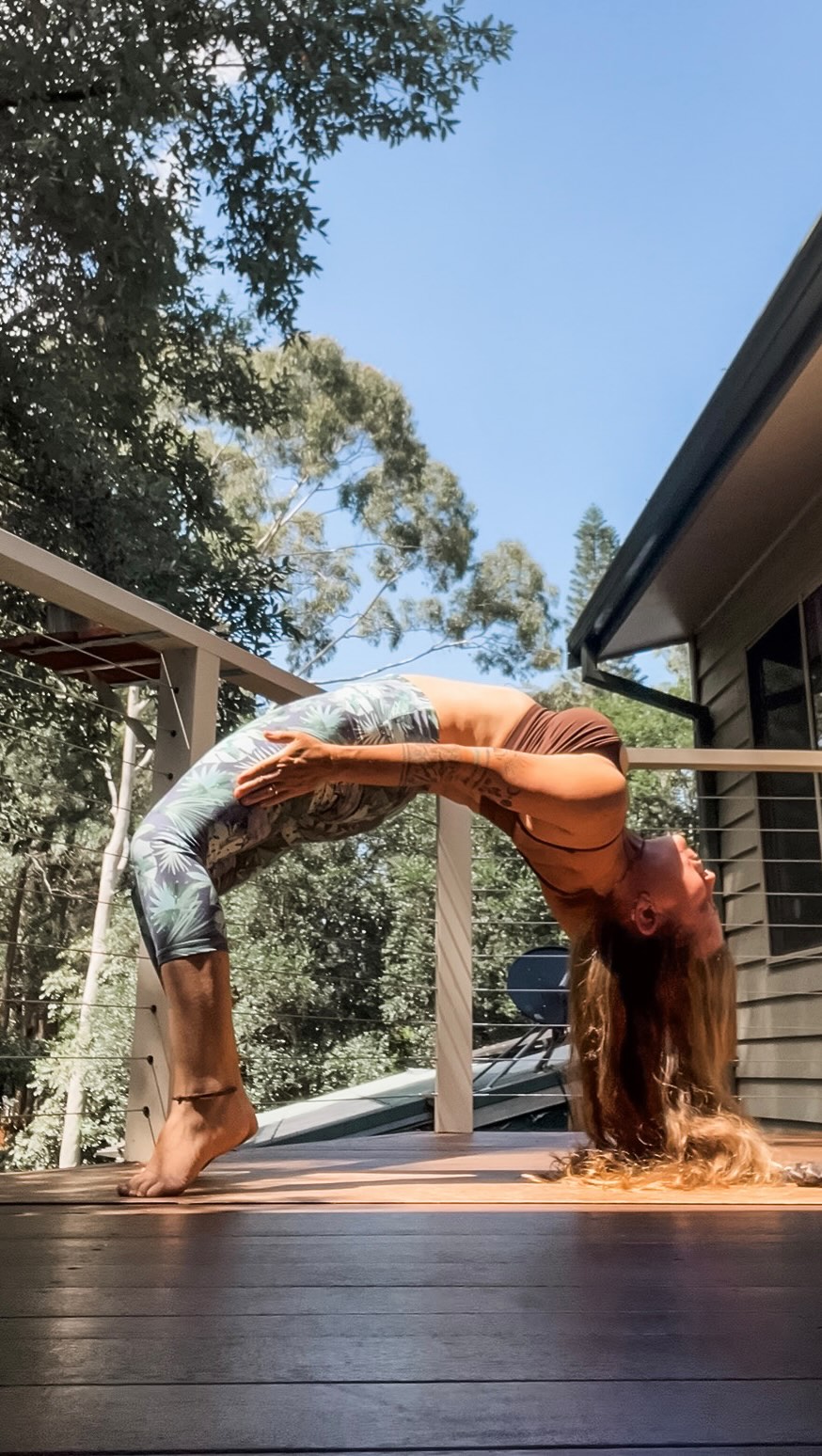 I present to YOU …
the illusion of the full wheel with NO hands 🤩🧘🏼♀️🤩
I had a few people msg me on socials asking how it was done so I thought I would just show YOU 🫶🏼 also everyone chose No 2 as their fav due to the Sunshine and @zukothebluestaffy 🐾
Hope your weekend has been beYOUtiful 🤍 even with this chaotic crazy weather 🥵🥶🥵
#love #fyp #YOGA #FullWheelVariation #ᴇxᴘʟᴏʀᴇᴘᴀɢᴇ