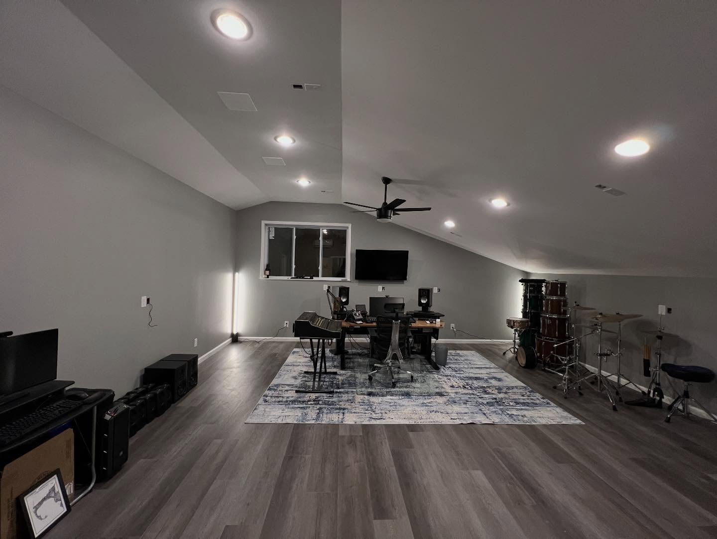 Getting settled in and figuring out alllllll the stuff I need to finish to get this up and running. Let’s do some work!