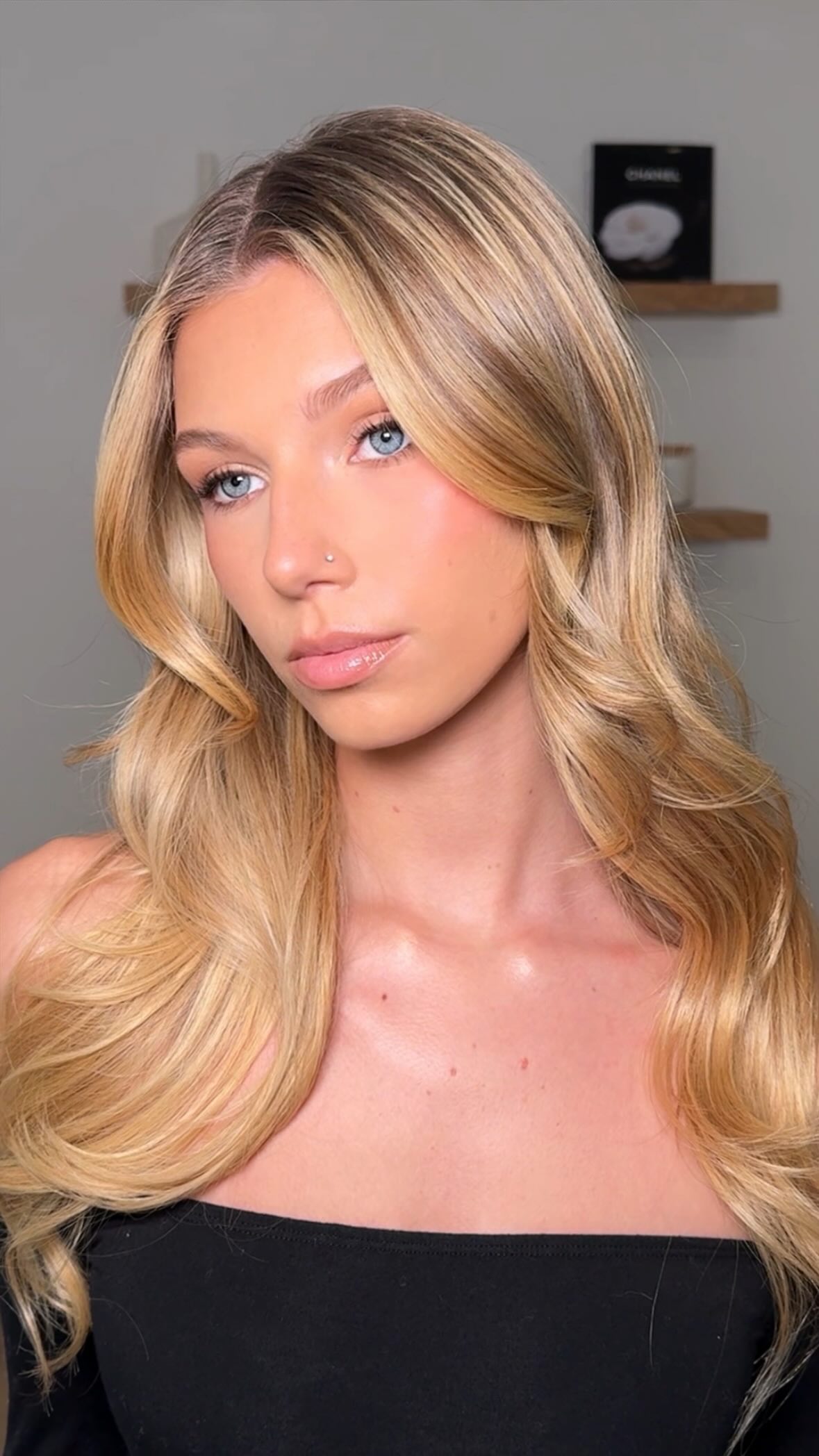 Results from our hands on 1:1 lesson for @outerskinbeauty
In this hands on lesson we focused on:
Perfecting fuller coverage
Creating wing liner with precision
False lash application that compliments eye shapes
Refining techniques that make for a timely, comfortable, and elevated experience for the client & artist
Consultation breakdowns for optimal results
Lighting equipment & set up for high quality content
Bundled lessons available until the end of February. Learn our signature bridal makeup + content creation tips in a personalized 4 hour lesson.
Link in bio to book
DM for more info
#longislandmakeupartist #longislandbride #longislandbridalmakeupartist #longislandmakeupandhair #weddingday #nycmakeupartist #newyorkmakeupartist #bridalmakeup #weddingideas #holidayglam #bride #weddinginspo #makeupinspo #beautybloggers #italywedding #tulumwedding #mexicowedding #irelandwedding #makeupartist #2026bride #holidaymakeup #montaukmakeupartist #softglam #naturalmakeup #ohekacastle #sandspointpreserve #glowymakeup #bronzeymakeup
Soft glam, natural makeup, full glam, summer wedding, fall wedding, Suffolk county, Nassau county, NYC, Manhattan, Hamptons