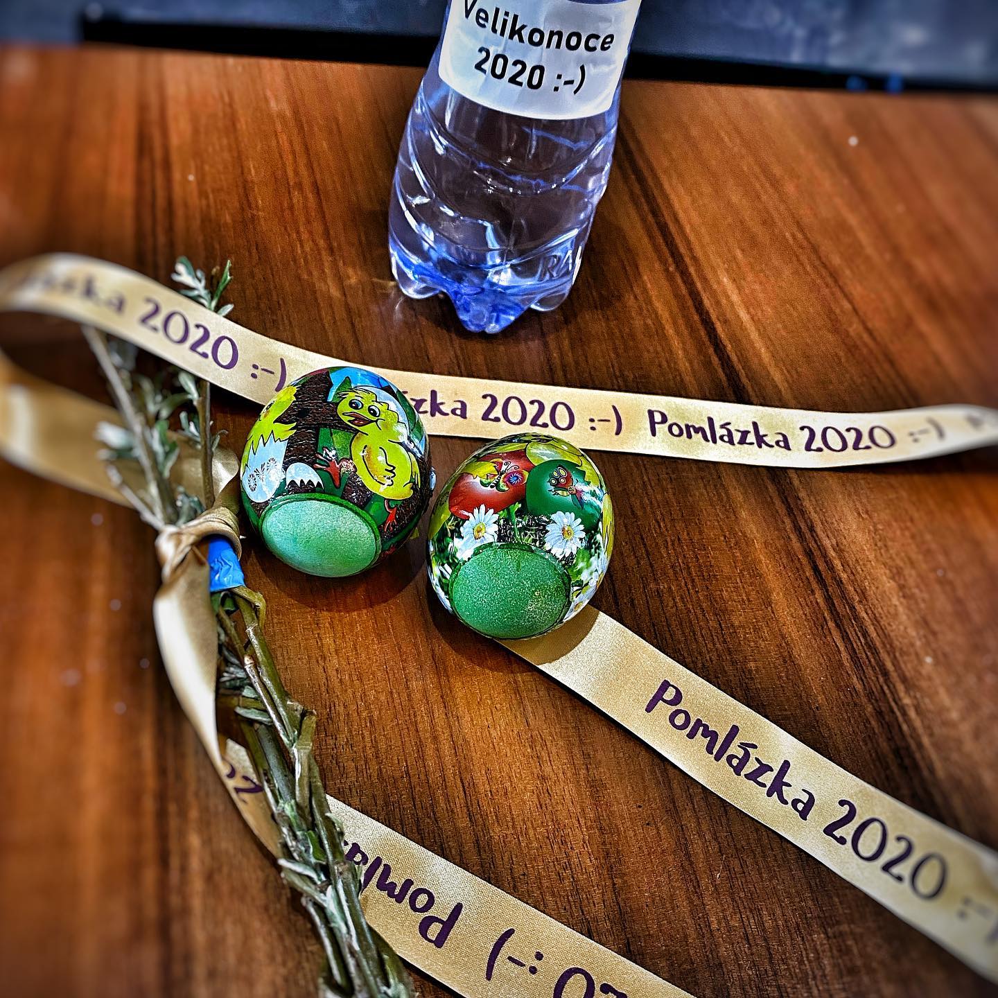 Zkrátka řekni to stuhou... (s vlastním libovolným potiskem)☺️🎗#reknitostuhou #stuhy #potiskstuhy #satinribbon #potisk #imprintbox #velikonoce2020 #pomlazka #pomlázka