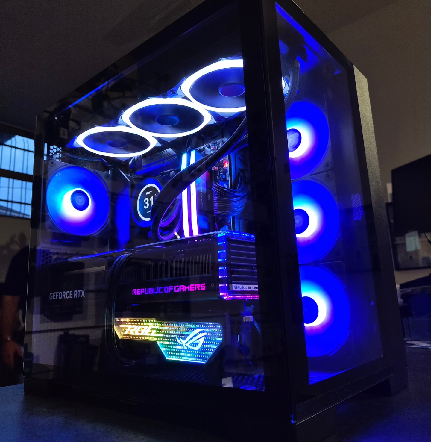 Build TOP Gaming 🚀🚀
AMD Ryzen 7 7800x3D
64GB Ram Corsair DDR5-6000mhz
SSD 2TB Samsung evo 990 pro nvme
Nvidia RTX4090 Asus ROG