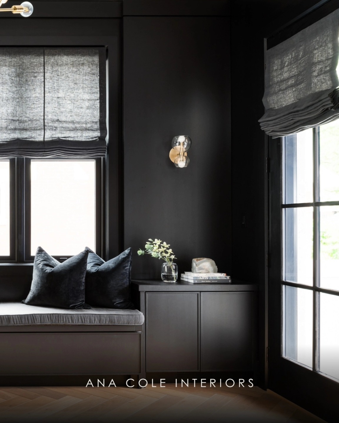 A library that whispers in velvet tones and shadows.
Custom black roman shades trace each window like eyelinerâbold, refined, unapologetically luxe. Paired with a herringbone floor that grounds the drama, the entire space wraps you in quiet sophistication.
Moody, soft, and endlessly captivating.
#AnaColeInteriors #LdnOnt #MoodyInteriors #LuxuryLibrary #DarkAndDramatic #InteriorInspo #BlackRomanShades #HerringboneFloors #DesignDetails #QuietLuxury #SophisticatedSpaces #LibraryDesign #InteriorStyling #DramaticInteriors #HighEndDesign