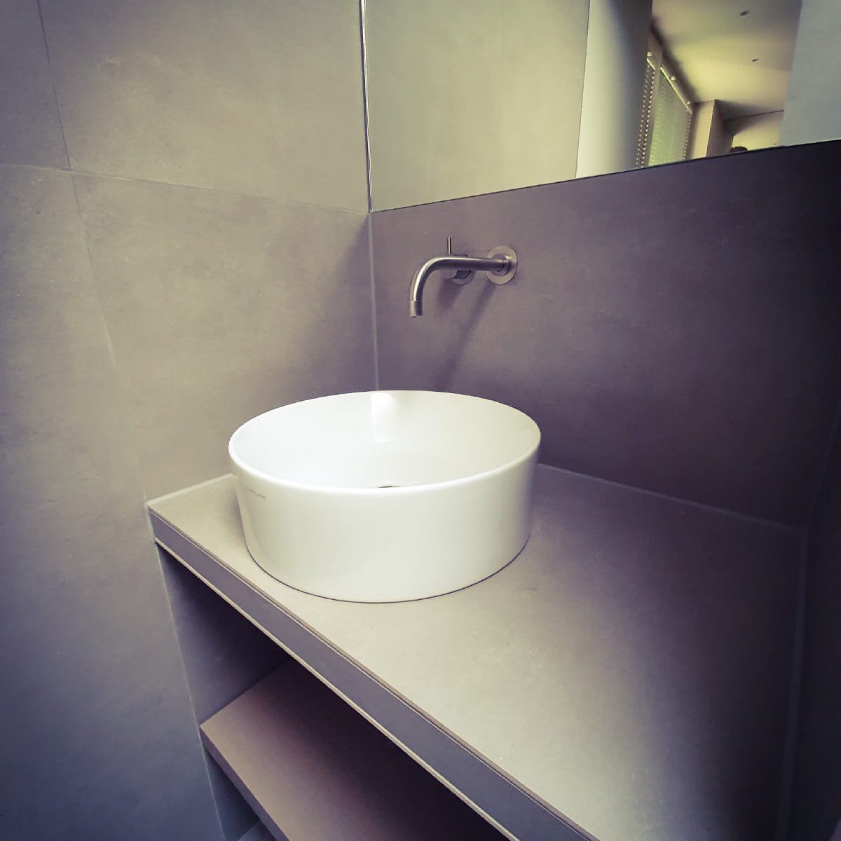 Schönen Feierabend wünschen wir euch! •
•
•
#neuebäder #waschbecken #konstanz #sanitäreckert #allensbach #handwerkkonstanz #badausstellung