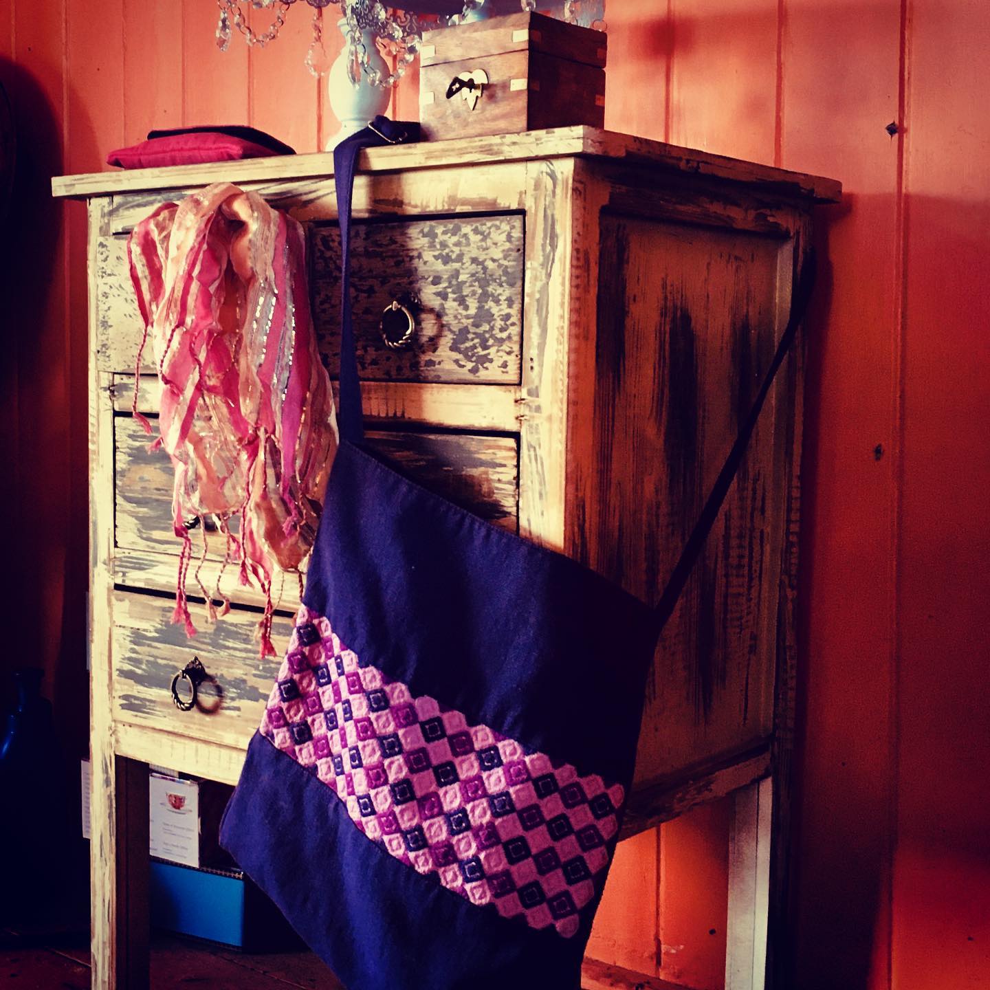 Loving 🥰 luxurious purple... stand out in style and #SayItFair with CFFT ... #elegantemu #CFFT #cristinaforfairtrade #ethicalbrand #onlineshopping #slowfashion #ethicalshopping #ethicalstyle #fairtradefashion #fairtradefashionista #purplebag #fashionbags #designerbags #handmade #bestbags #grabforher #adavale #visitquilpieshire #outbackqld #hellhole