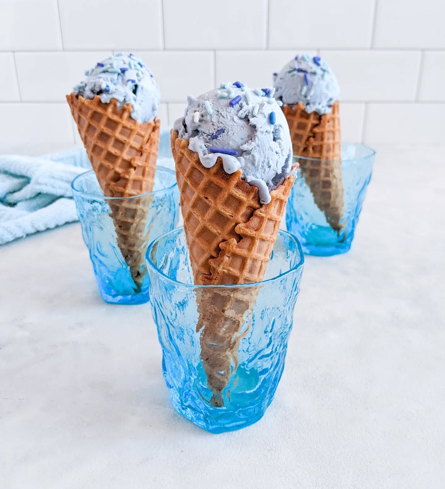 Who else is excited for summer?! 🙋♀️🍦☀️
.
.
.
#parsleyandspice #summer #icecream #icecreamcone #sprinkles #butterflypeaflower #blue #foodphotography #foodpic #sweet #sweettreat #vanilla #homemadeicecream #nochurn #dairyfree #foodblogger