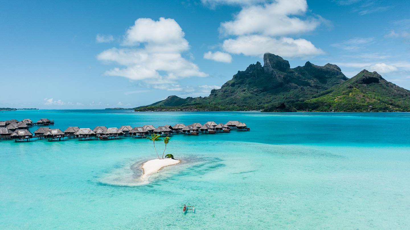 🇵🇫
We just got back from a shoot in French Polynesia and the @fsborabora has got to be one of the most breathtaking resorts in the world.
With an incredible view of Mount Otemanu and the most crystal clear blue water you’ve ever seen.
Thanks to @united Airlines for making travel safe and getting us to this location!
•
#DRONEGEA #Tahiti #FrenchPolynesia #FourSeasons #BoraBora #fourseasonsborabora #travel #pacificocean #DJI #Tiffen #dronelife #paradise
