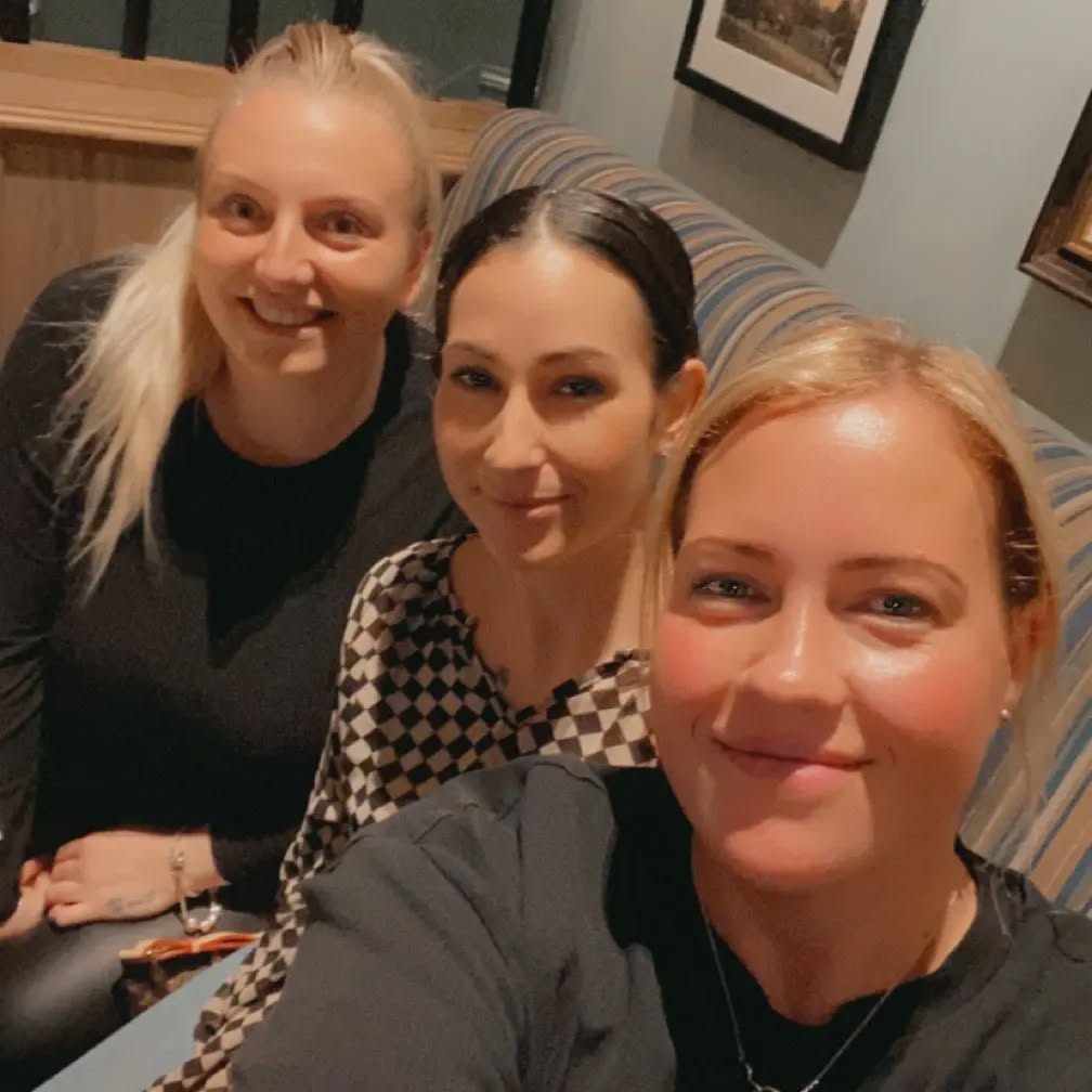 Was so nice to catch up with these girlie's last night fot dinner and mum's the word show.
@lawlataylor @missyvv Needs to happen more often
#friendship #friendsforlive #girltime