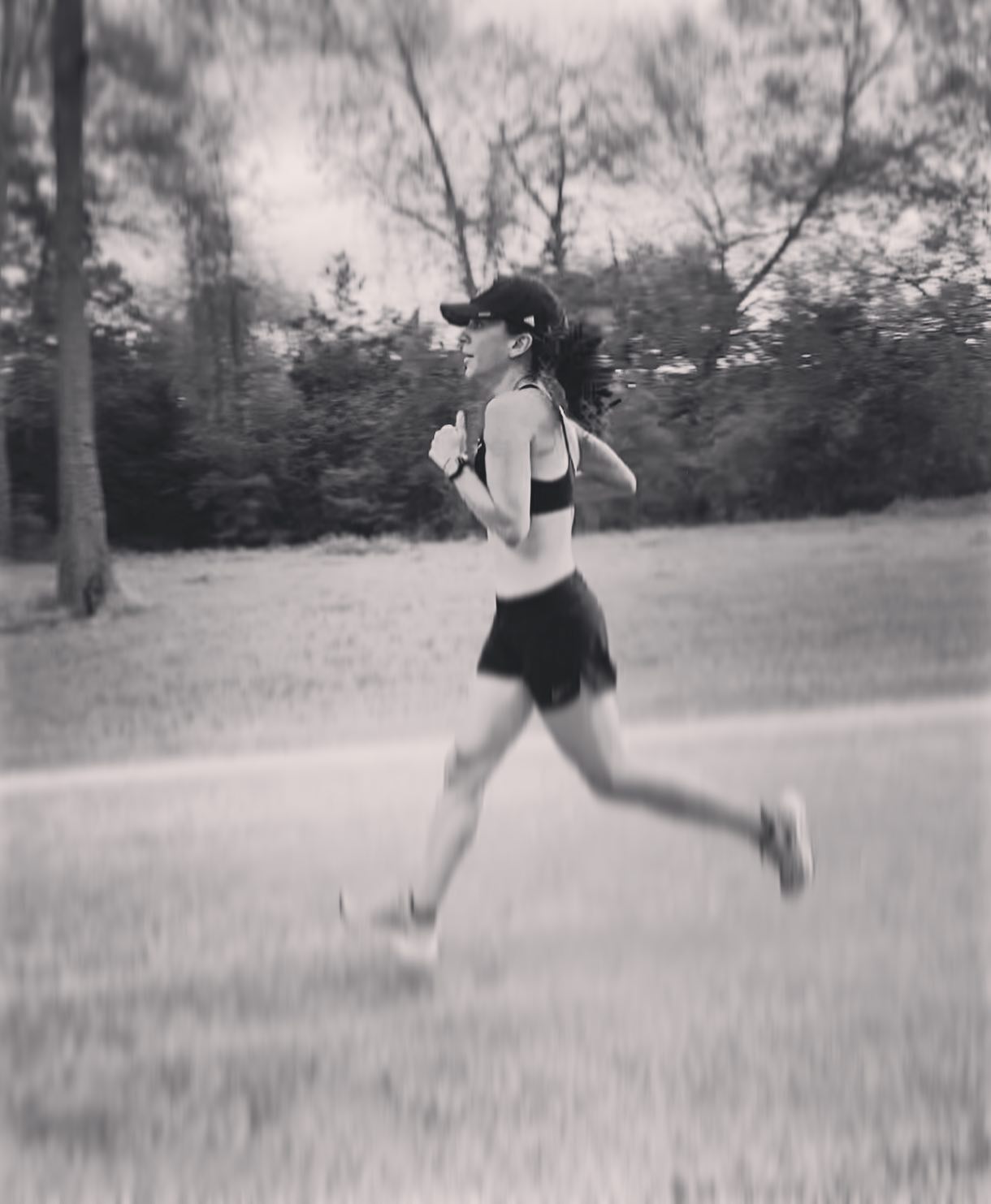 Flying down (and up) the hills to WIN the @bluebellfunrun Half Marathon, congrats @beer_snobs Kat Jordan! 🏆