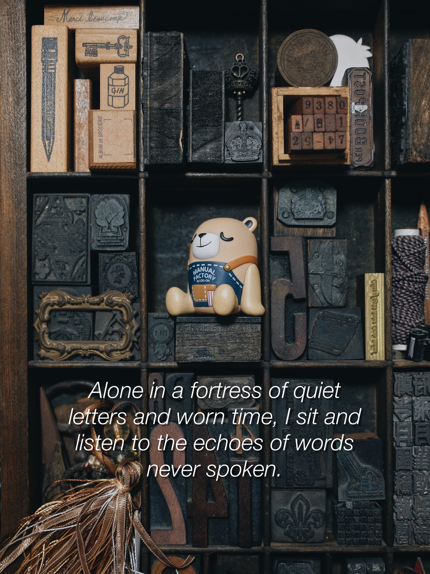 MFB in his silent fortress. What do you think he is doing?
#mfb #mfbear #manualfactorybear