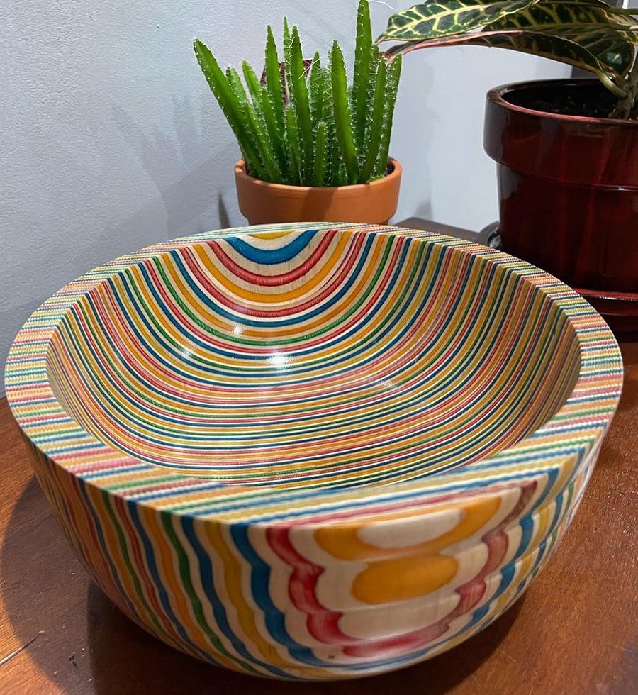 fruit stripe gum bowl 🧰 @handcrafted_by_jere
#recycledskateboards #bowl #fruit #fruitstripegum #recycle #diyprojects #woodturning #woodworker #kitchendecor #mixedcolors #skateboard #skate #decor #custom #creativity #skatetivity