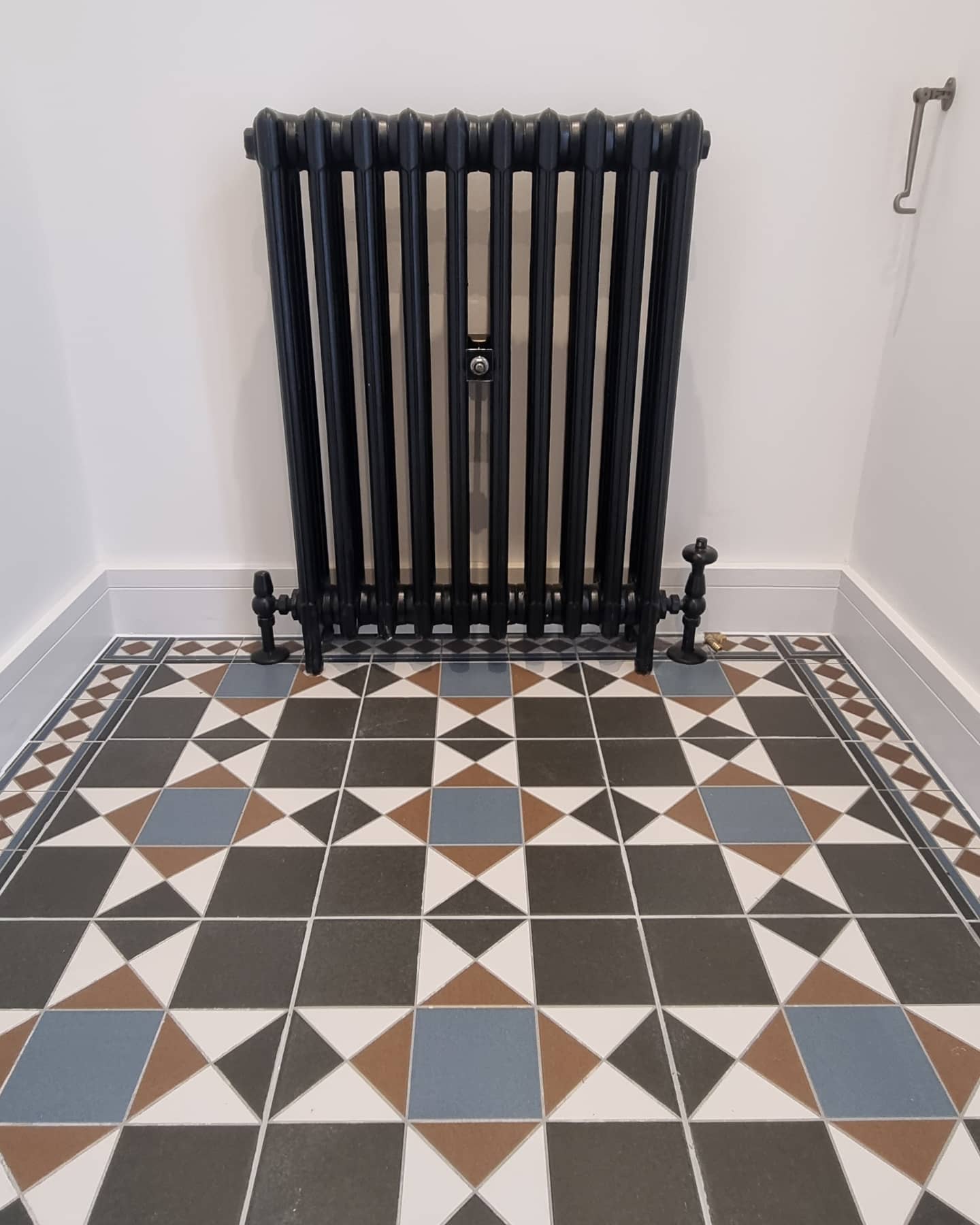 Black Traditional Cast iron radiator install...Ain't she a beauty #RadManSam #HashtagPlumbing💛🖤💛