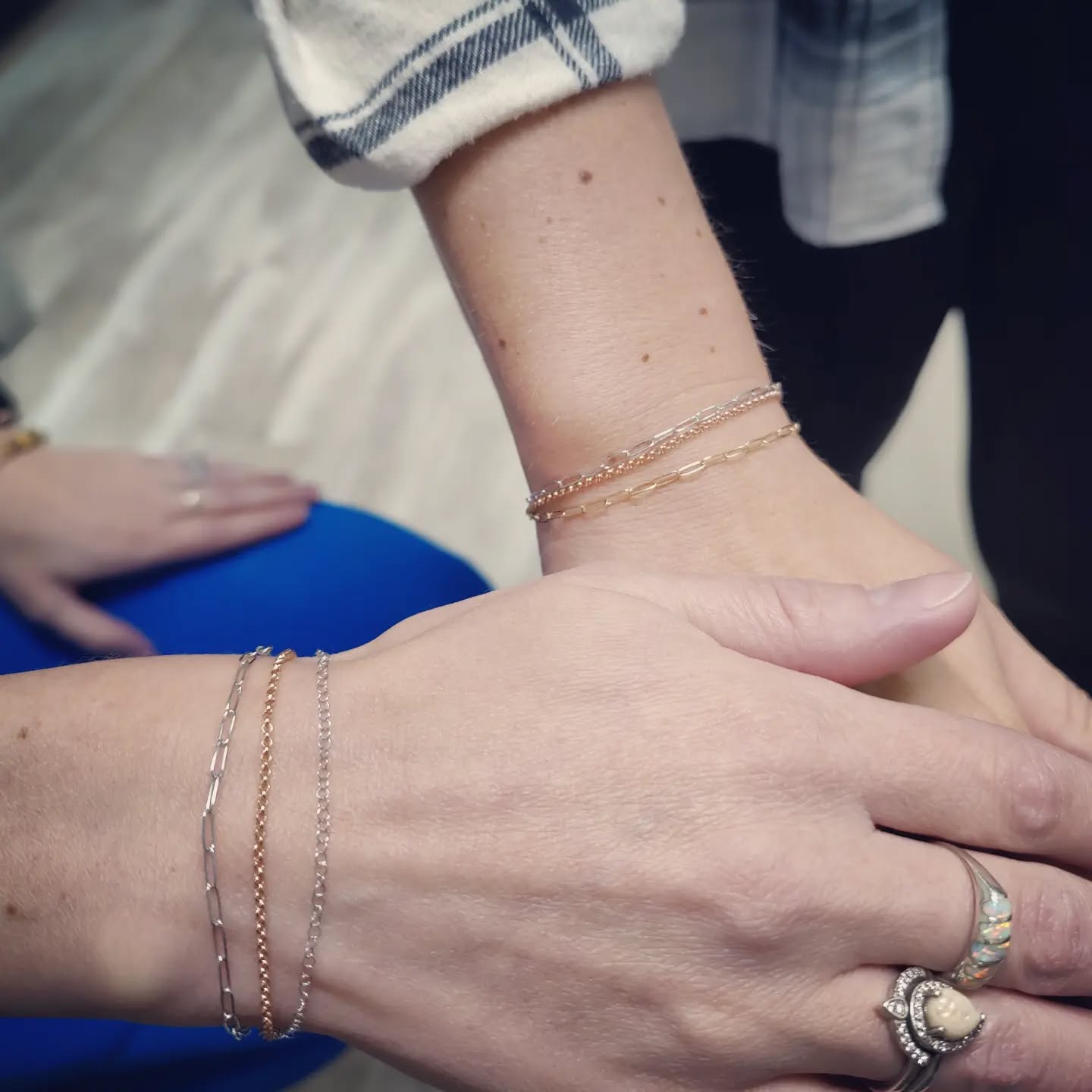 Friends forever 💜 a little jewelry to help saying good bye a little easier!
#permenentjewelry #foreverjewelry #frendshipbracelet #northerncolorado #fortcollins #greeley #eatoncolorado #chanz