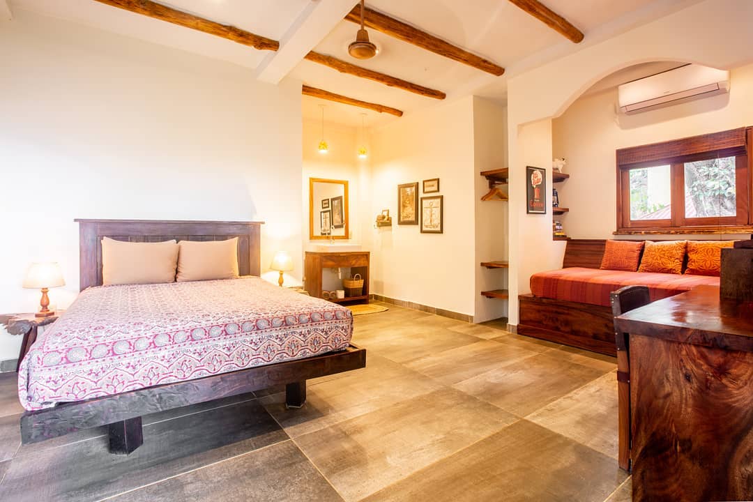 Need some space?
Then the Cedro Espino cabaña is for you! Space to comfortably sleep 3, air conditioning, mini fridge, not to mention the view of the Pacific from your private patio...hammock included!
¿Necesitas algo de espacio?
¡Entonces la cabaña Cedro Espino es para ti! Espacio para dormir cómodamente 3, aire acondicionado, mini refrigerador, sin mencionar la vista del Pacífico desde su patio privado ... ¡hamaca incluida!
#lafincacambutal #lafinca #cambutal #boutiquehotel #azuero #lossantos #panama #visitpanama