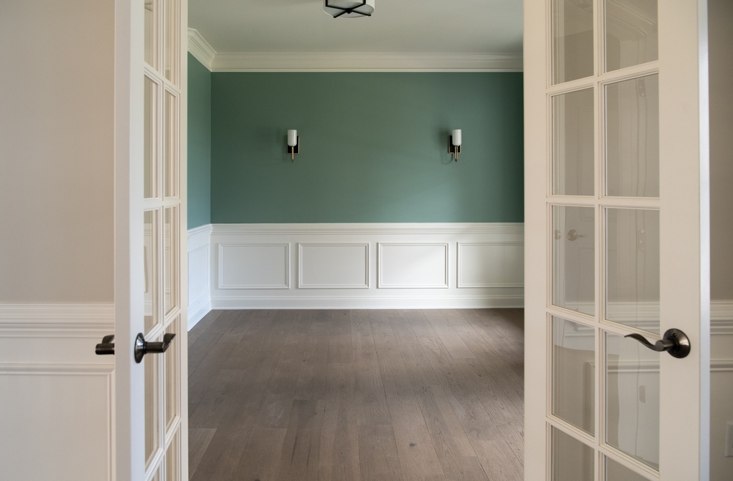 We take pride in the organic feel of our light neutrals, but that doesn't mean we shy away from incorporating bold and dramatic colors into our designs.