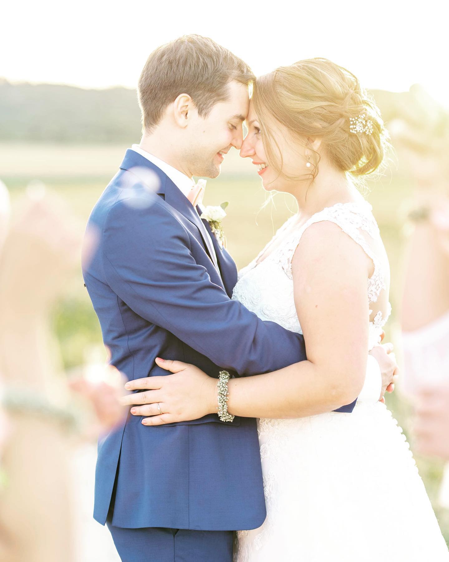 So langsam geht die Hochzeitssaison 2019 dem Ende entgehen. Was für ein Jahr. Danke für die vielen wunderschönen Momente mit euch. Ohne euch meine lieben Paare wäre das alles nicht möglich. So ein Jahr hat aber nicht nur Sonnenschein, sondern bringt auch immer Schattenseiten mit. Dieses Jahr war besonders intensiv für mein Umfeld und mich. So viele Veränderungen gab es selten und nicht jede ist einfach. Ich bin dankbar für alle die für mich da sind und auch diese Achterbahn 🎢 mitfahren. ❤️❤️❤️ #Hochzeit #love #wedding #hochzeit2020 #weddingphotography