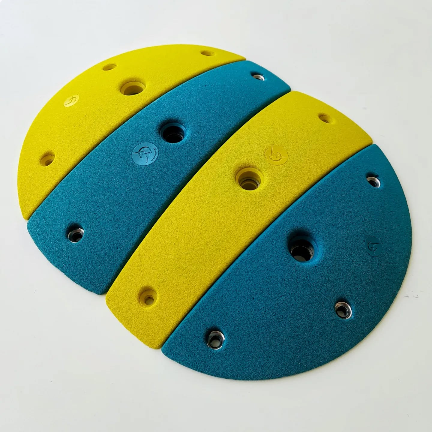 Now available - CLASSIC Edges - for more content follow @climbmania.de #climbmania_de #climbmania #climbingholds #climbing #climb #climbing_is_my_passion #shapes #bouldering #boulder #routesetting #routesetter #routesettersofinstagram #klettern #klettergriffe #kidsclimbing