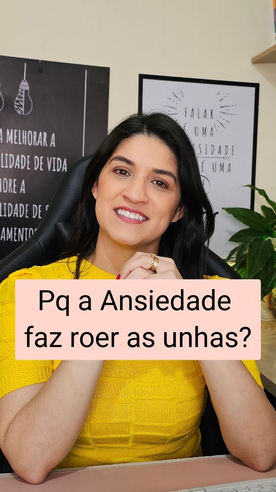 Você já tentou parar de roer unhas, cutucar a pele ou balançar a perna… e não conseguiu?
Isso acontece porque esses hábitos não são apenas “tiques nervosos”, eles são a forma que o seu corpo encontrou de lidar com a ansiedade sem você perceber.
Por alguns segundos, eles dão a sensação de alívio. Mas logo a tensão volta e junto vem a frustração por não conseguir parar. É um ciclo que aumenta a culpa, a vergonha e a sensação de não ter controle sobre si mesma.
💡 O que quase ninguém fala é que esse comportamento não surge do nada. Ele está diretamente ligado a como a sua mente reage ao estresse e à dificuldade de descarregar emoções de maneira saudável.
Por isso, mudar o padrão não é só “força de vontade”: é um processo de treinar o corpo e a mente a encontrarem outras formas de descarregar a tensão.
Substituir o hábito por algo diferente ajuda, mas entender de onde essa tensão vem é o que realmente faz diferença.
Como psicóloga, vejo todos os dias pacientes retomando o equilíbrio quando começam a olhar para a raiz da ansiedade e a construir novas respostas emocionais.
Se você sente que está nesse ciclo e quer aprender a quebrá-lo, a psicoterapia pode ser um passo essencial.
Escreva TERAPIA aqui que te passo mais informações.
#comolidarcomansiedade #pensamentosansiosos