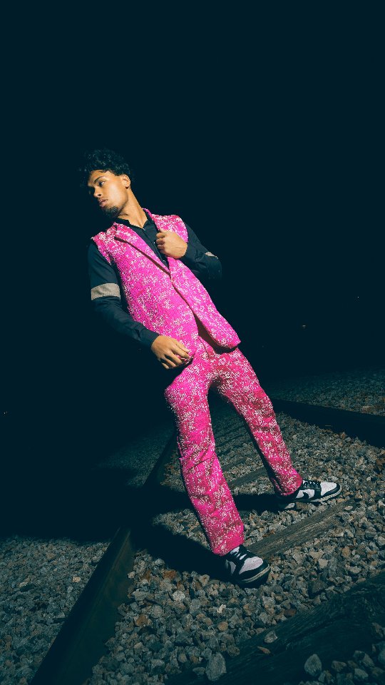 Fortune, favors the bold...
And the bold favor the unexpected 😎
We're here for the suits least expected, and even the ones you might.
Custom.
Built.
Made to suit you.
#tailored #mensfashion #suitedandbooted #amalinestyles #amalinecollections