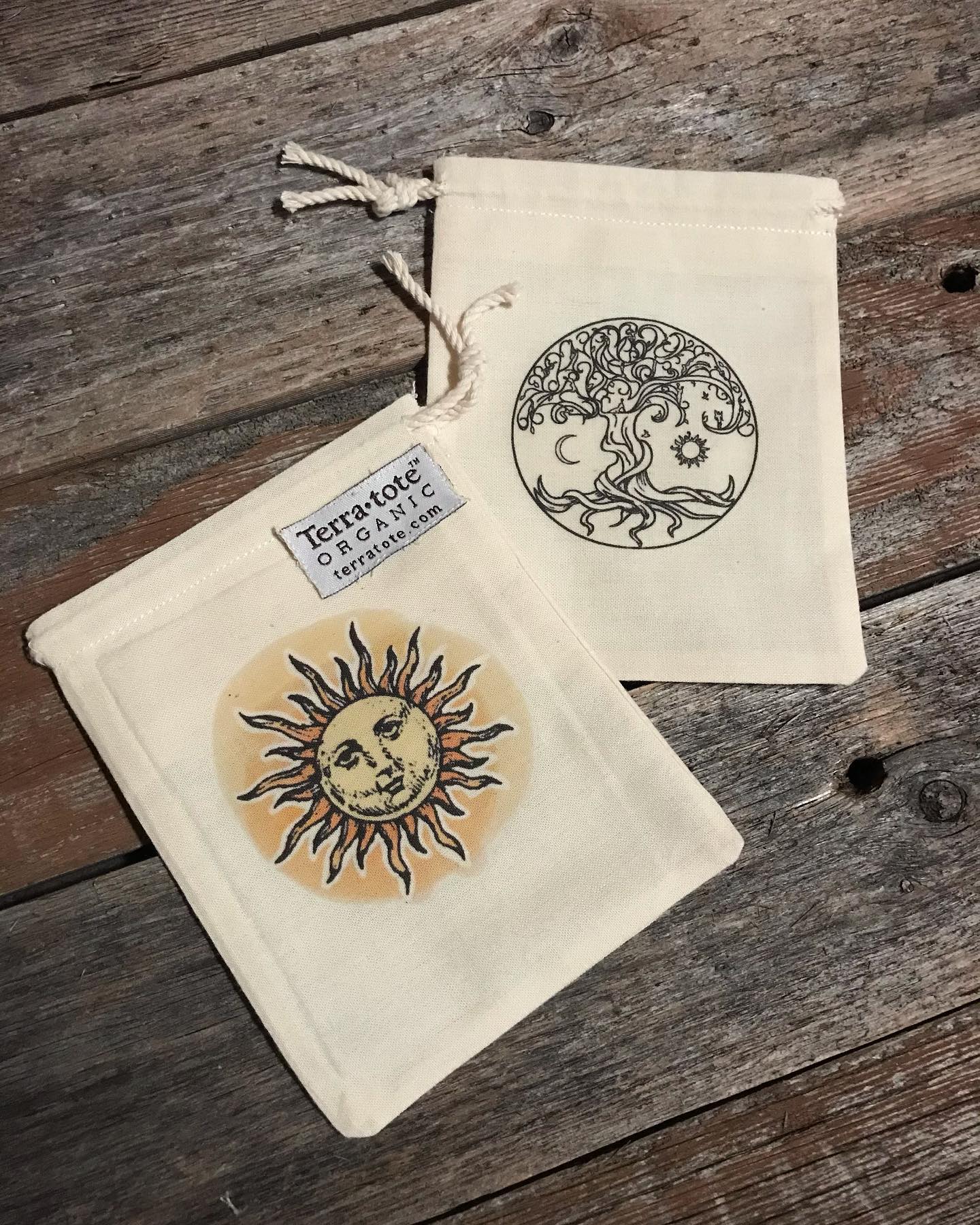 Custom drawstring healing crystals pouch hand-printed with customer-provided artwork 🌞🌙
#crystalpouch #organicbags #sustainableliving #rva #rvalocal