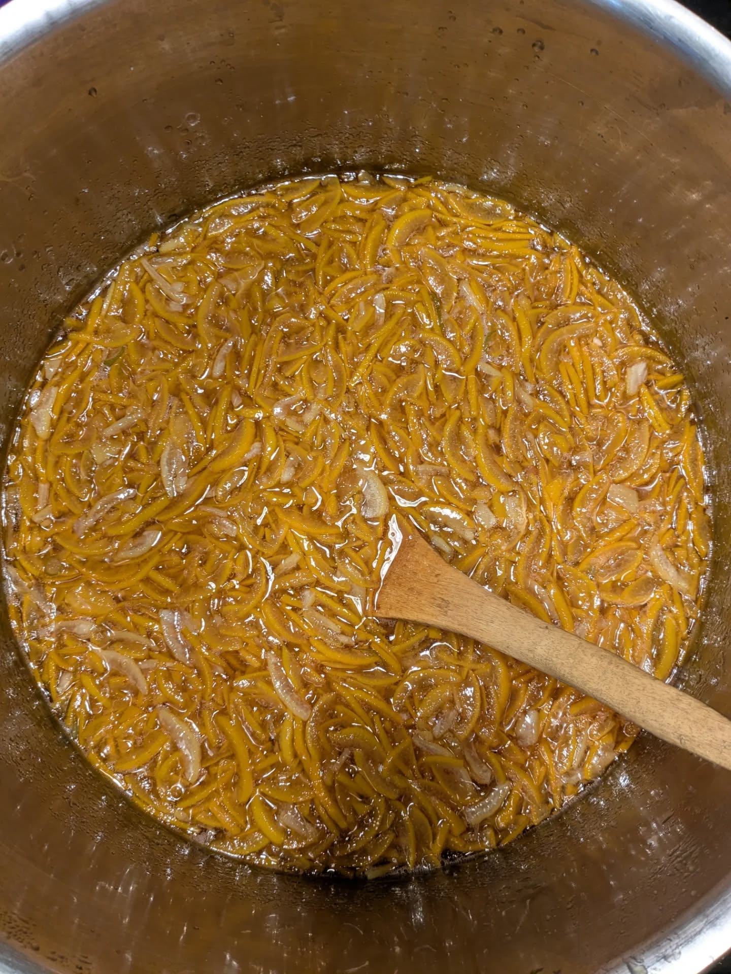 I love the smell of marmalade in the morning...
You can try it too, come and stay, link in bio x
#marmaladesecurity #ayearssupply
#homemadeisbest #selfreliant #tinyhouse