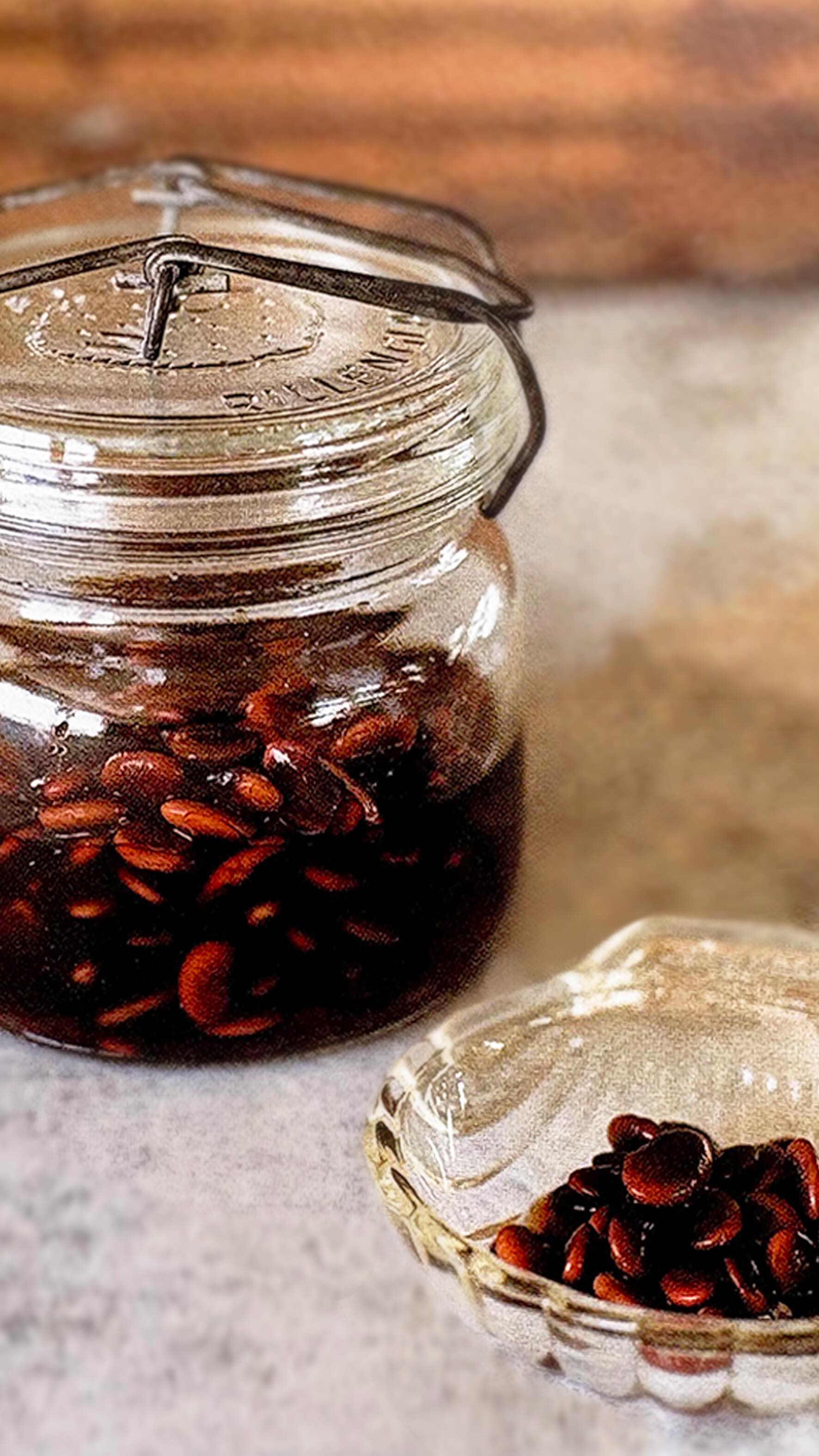 【豆の教室2月~春の豆料理~】
2月教室のテーマは、日本の豆と春の食材で和食を中心とした「春の豆料理」。
ご飯、汁物、おかず、スイーツをつくって、豆づくしのランチを召し上がっていただきます♪
〈春の豆料理〉
🫘青えんどう豆と実山椒の豆ご飯
🫘豆の精進出汁と菜の花のおすまし
🫘春野菜と青大豆の浅漬け
🫘鞍掛豆のめんつゆ漬け
🫘ミニぼたもち(小豆あん)
🫘ずんだもち(枝豆あん)
緑の彩りが春らしい「青えんどう豆の豆ご飯」は、塩漬けした実山椒を加えて爽やかな味わいに仕上げます。
炒った数種の大豆をベースに煮出した「豆の精進出汁」は、豆の旨みと甘みを感じるやさしい味わいの植物性の出汁です。
菜の花と合わせておすましにします。
農家のおかあさん直伝、「春野菜と青大豆の浅漬け」と「鞍掛豆のめんつゆ漬け」は、茹でた豆を漬けるだけのお手軽おかず。洋風にアレンジしたり、漬け汁を調味料として使ったりできるので常備菜としても重宝します。
「ぼたもち」はリクエストの多かった一品。小豆あんの基本的な炊き方や美味しくつくるコツなどもお伝えします。春の彩のずんだもちと一緒に一口サイズでつくります。
豆の基本的な調理方法を学び、春の豆料理をつくって、豆の美味しさを味わいながら、一足早い春を一緒に楽しみましょう。
*・・・*・・・*・・・*
『豆の教室~豆を学び味わう~』
老舗豆専門店 べにや長谷川商店の長谷川清美さんから豆の魅力を教わり、豆の基本の調理方法や料理を実習し、ランチで味わう豆料理の教室です。
@beniyahasegawashouten
【開催日時】
2026年2月4日(水) 11:00~14:30
2026年2月11日(水祝) 11:00~14:30
詳細、お申込み、受付締切などは
プロフィールURLより
「イベントのご案内」へどうぞ。
@morinone.ks
——————
※写真はイメージです。
#豆の教室
#べにや長谷川商店
#豆料理
#春の豆料理
#モリ乃ネキッチンスタジオ