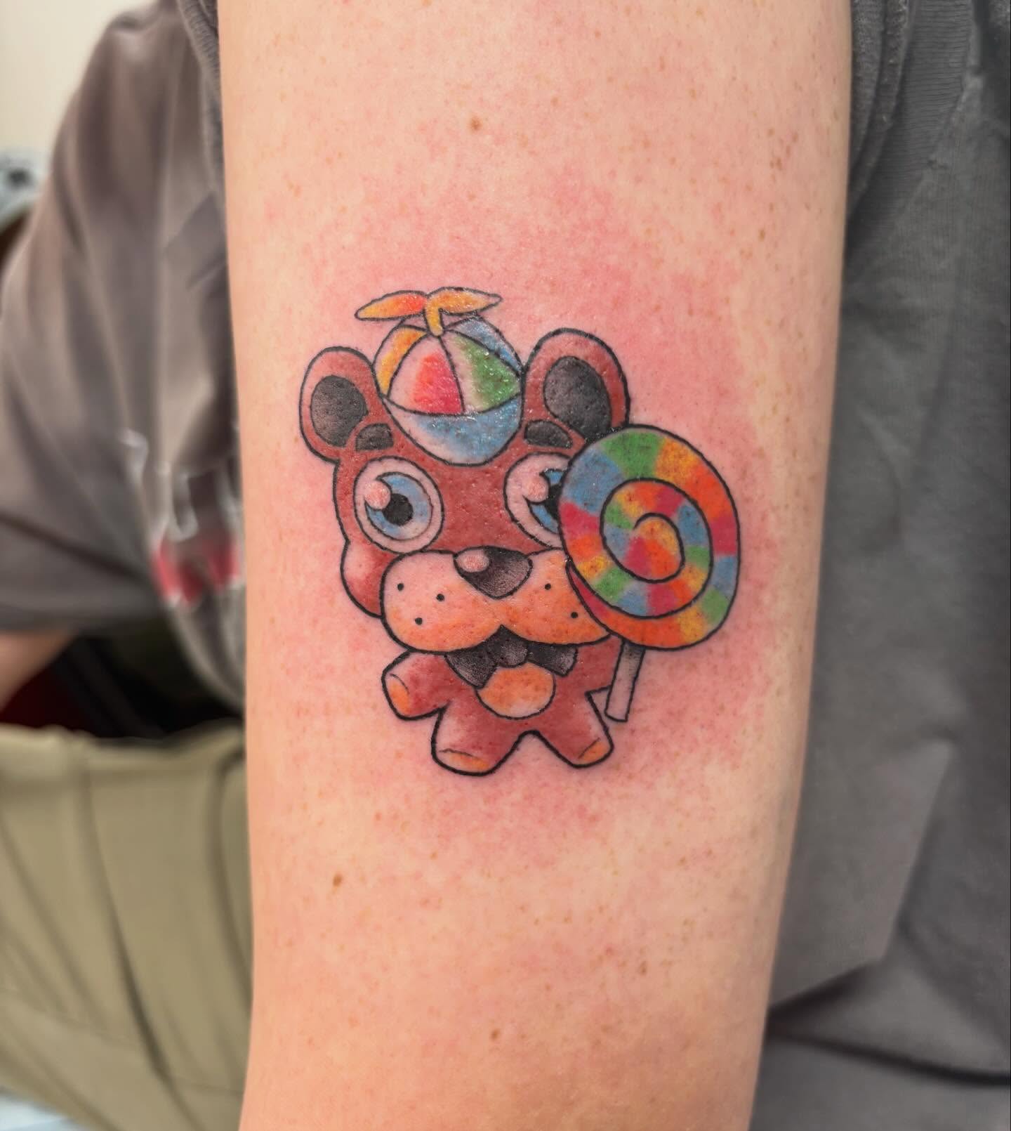 Had the absolute pleasure of tattooing this Freddy Fazbear for a client’s first tattoo as a walk-in last week. Made my whole day 😆🌈 #tattoo #gamertattoo #fnaf #fnaftattoo #queertattooartist