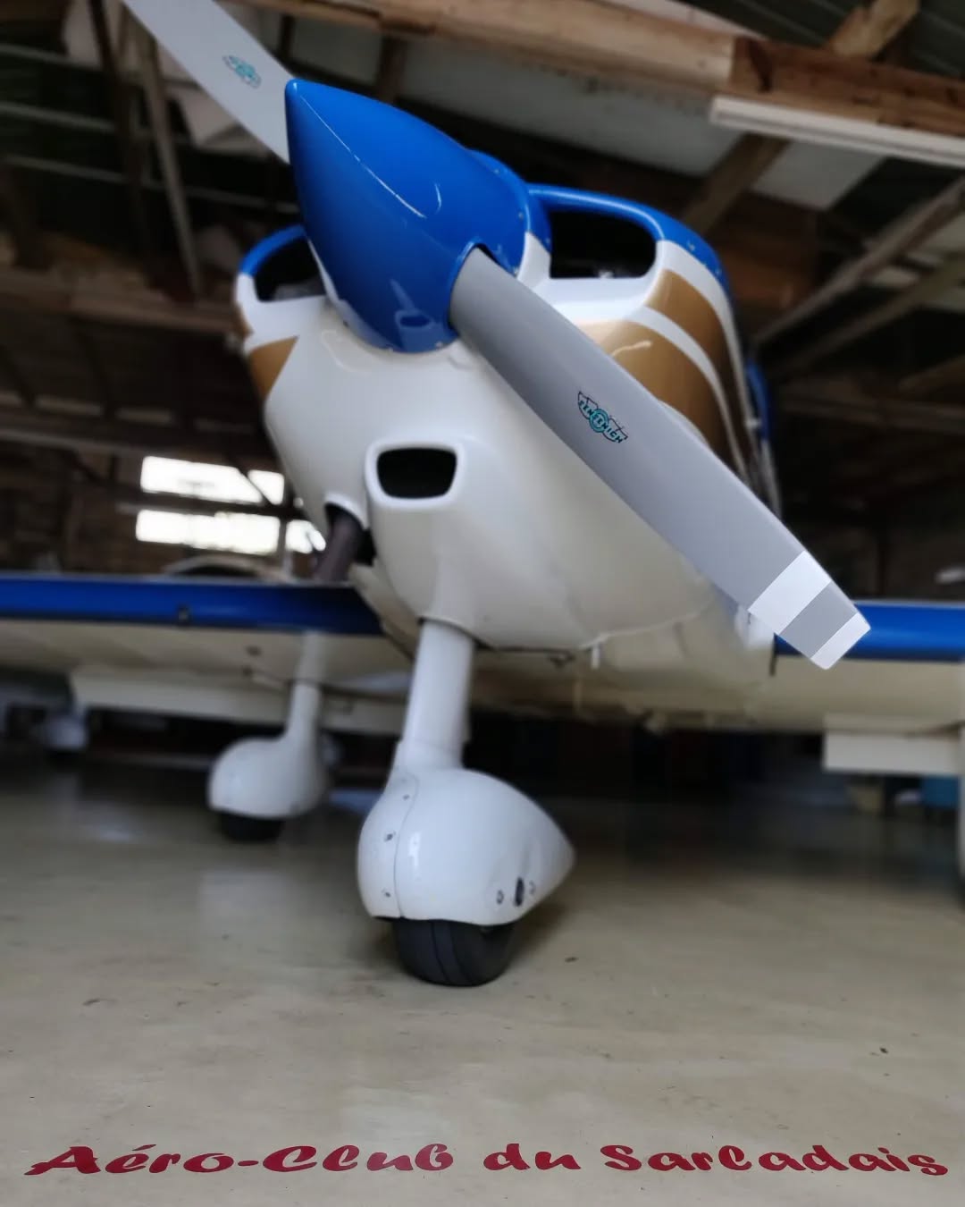 Tout au long de l'année, que ce soit pour un baptême de l'air où juste venir flâner aux abords des avions, l'Aéroclub du Sarladais saura vous accueillir avec sa bonne humeur !