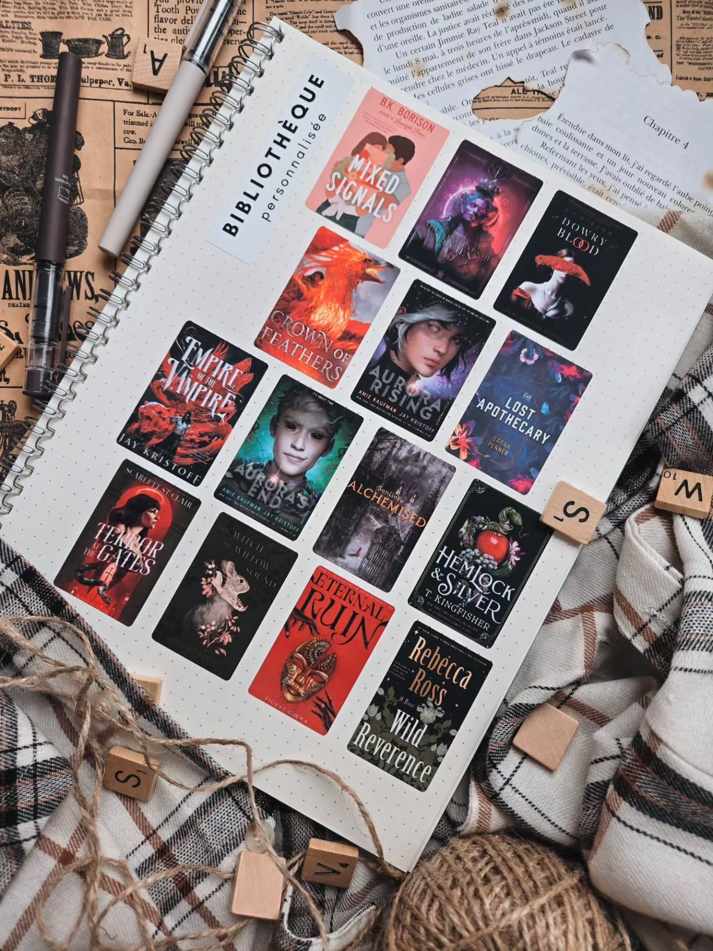 Je pense avoir trouvé mon nouveau produit préféré ... ✨️
Si jamais vous souhaitez mettre votre pile à lire en image ou encore accompagner les avis lecture de votre journal avec une photo de la couverture du livre en question, mais que vous n'avez pas d'imprimante de qualité, je suis là ! 🫶
Vous aurez besoin d'une liste électronique des livres que vous voulez transformer en autocollants et je m'occupe du reste! (La liste peut etre un lien vers votre liste goodreads ou autre application)
📖 Je me ferai un plaisir de transformer votre liste de lecture en magnifique autocollants de couvertures que vous pourrez utiliser comme bon vous semble! (Et soyons honnêtes, je risque aussi d'ajouter quelques titres à ma propre pile à lire en même temps...) 👀