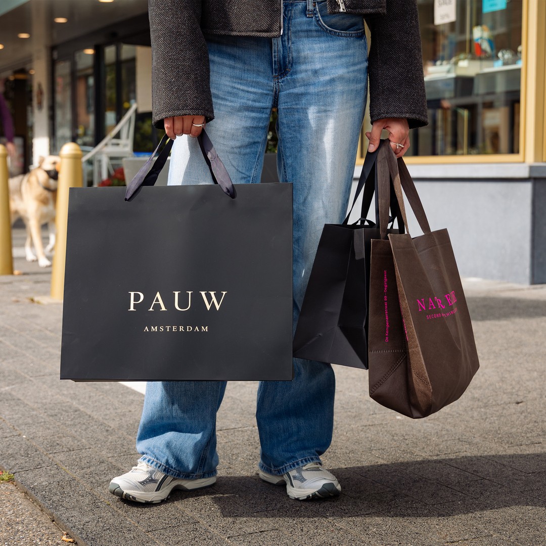 💙 Blue Monday? Niet bij Winkelgebied De Kempenaer. Kom langs en trakteer jezelf op een nieuwe outfit of iets lekkers. Zo wordt die Blue Monday opeens een Good Monday!
#bluemonday #winkelgebied #shoppen #winkelen #genieten #gezelligheid #shoplocal #bollenstreek #oegstgeest